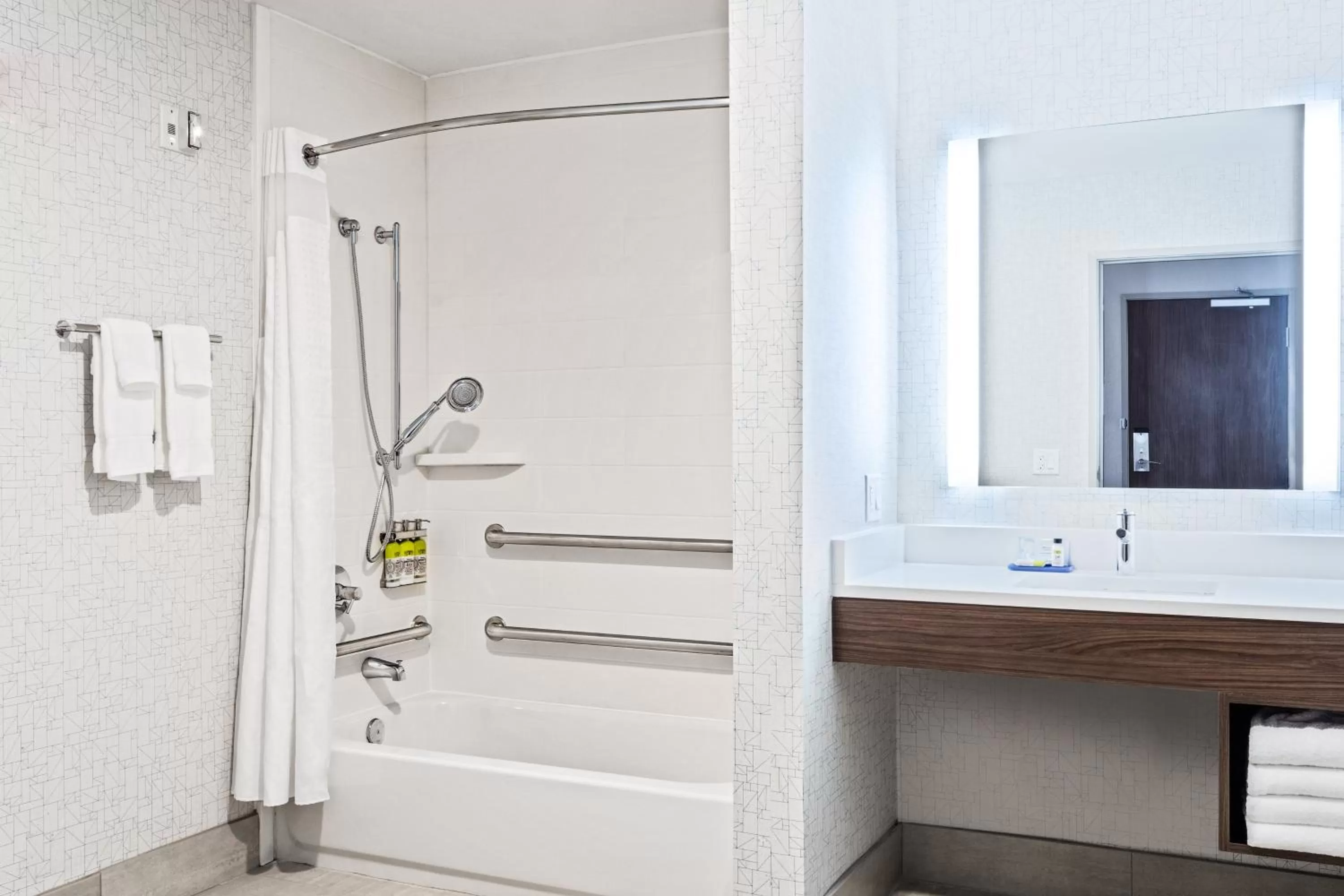 Two-Bedroom Suite - Mobility Accessible Tub in Holiday Inn Express & Suites Niceville - Eglin Area by IHG