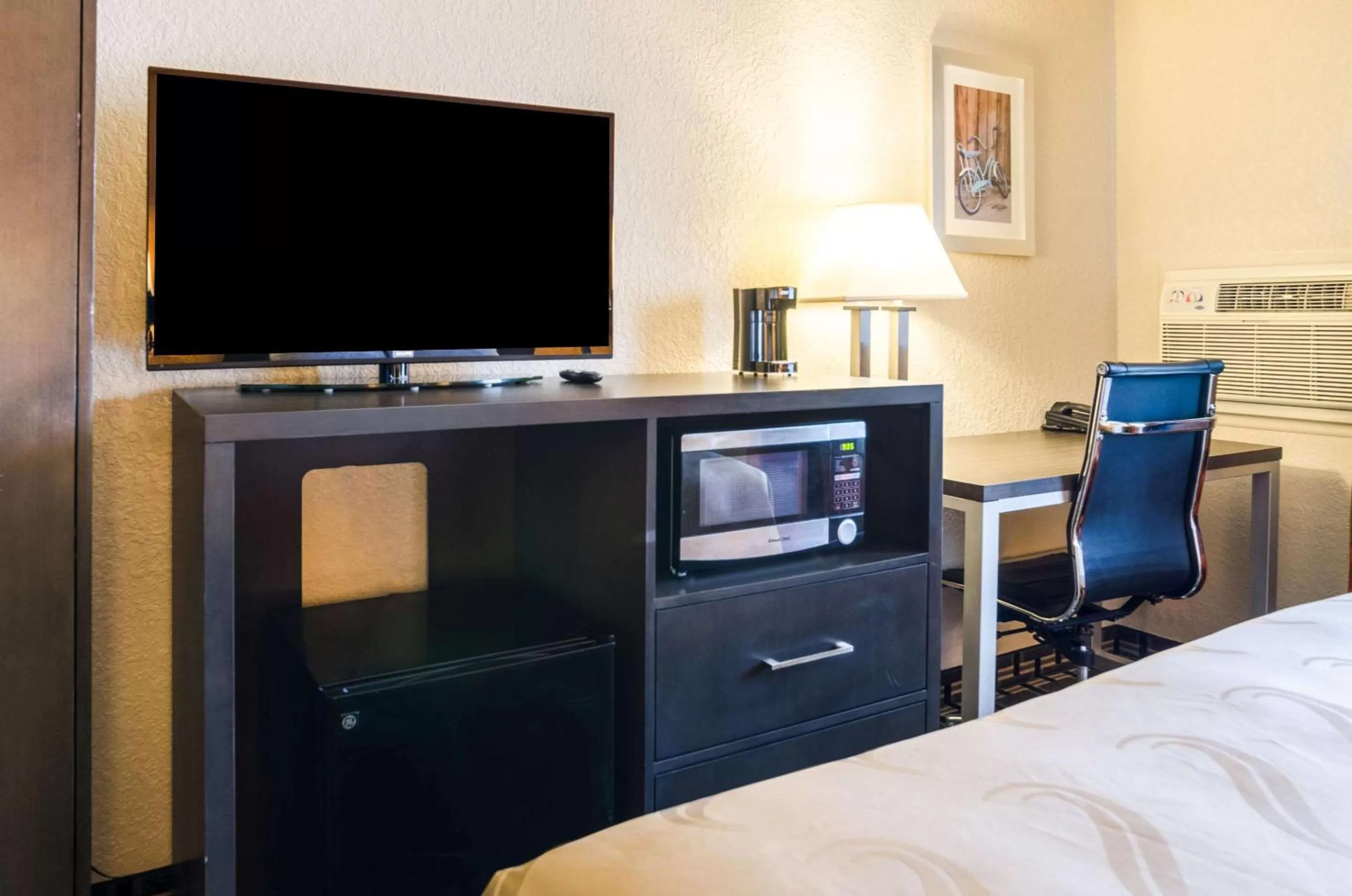 Queen Room - Non-Smoking in Quality Inn Great Bend