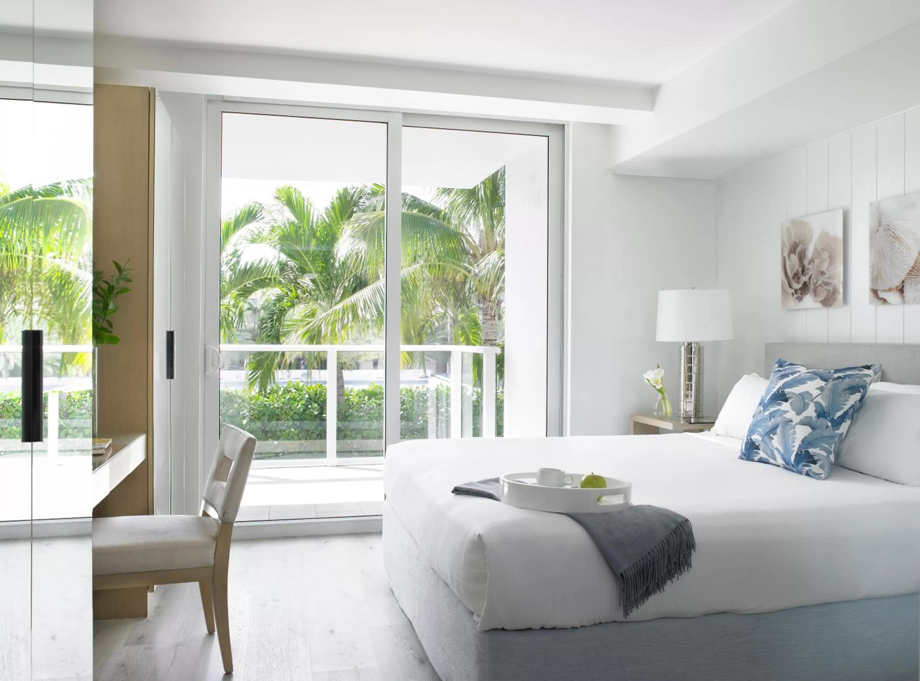 King Suite with Pool View in Grand Beach Hotel Surfside