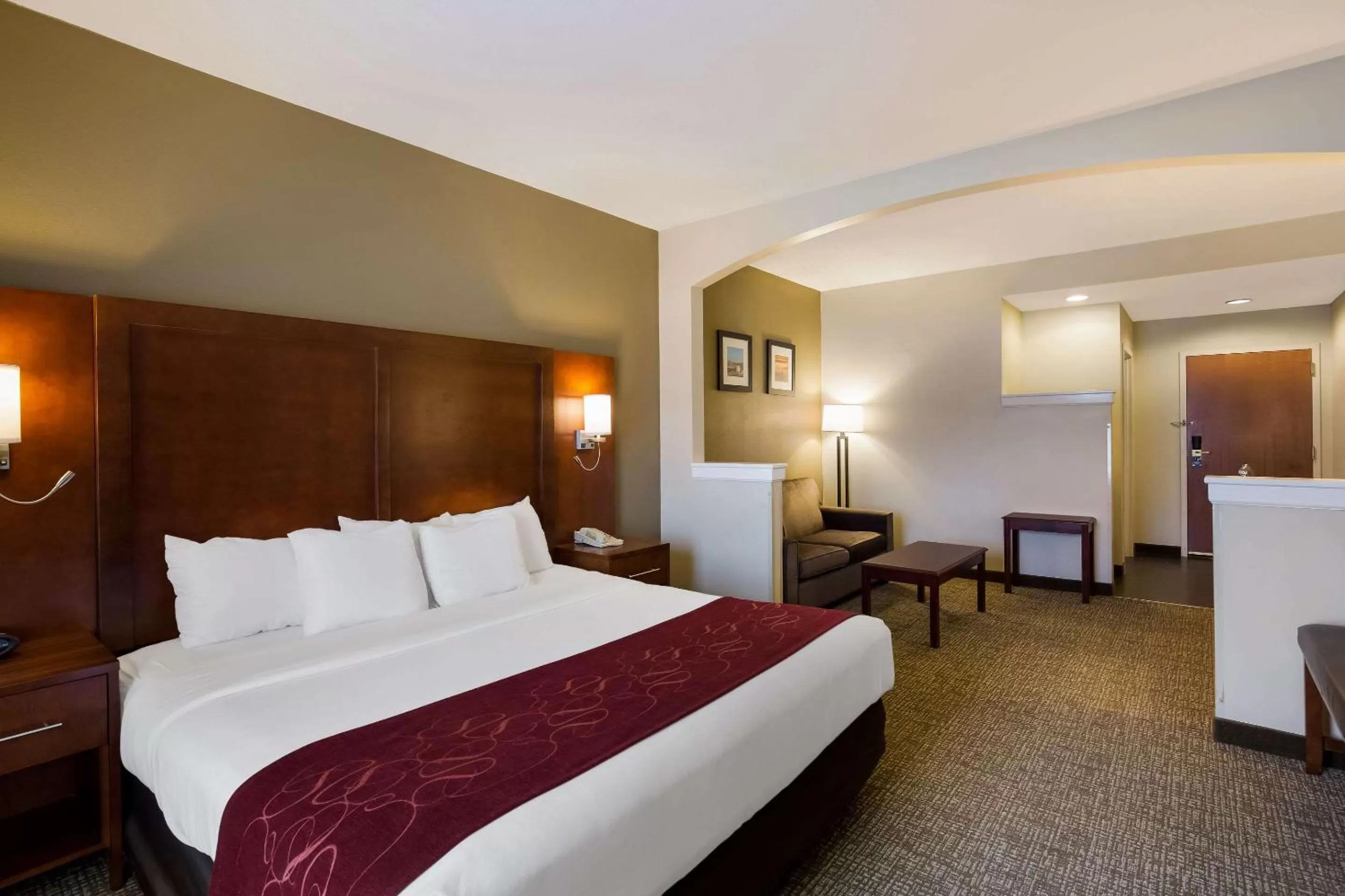 King Suite in Comfort Suites Near University