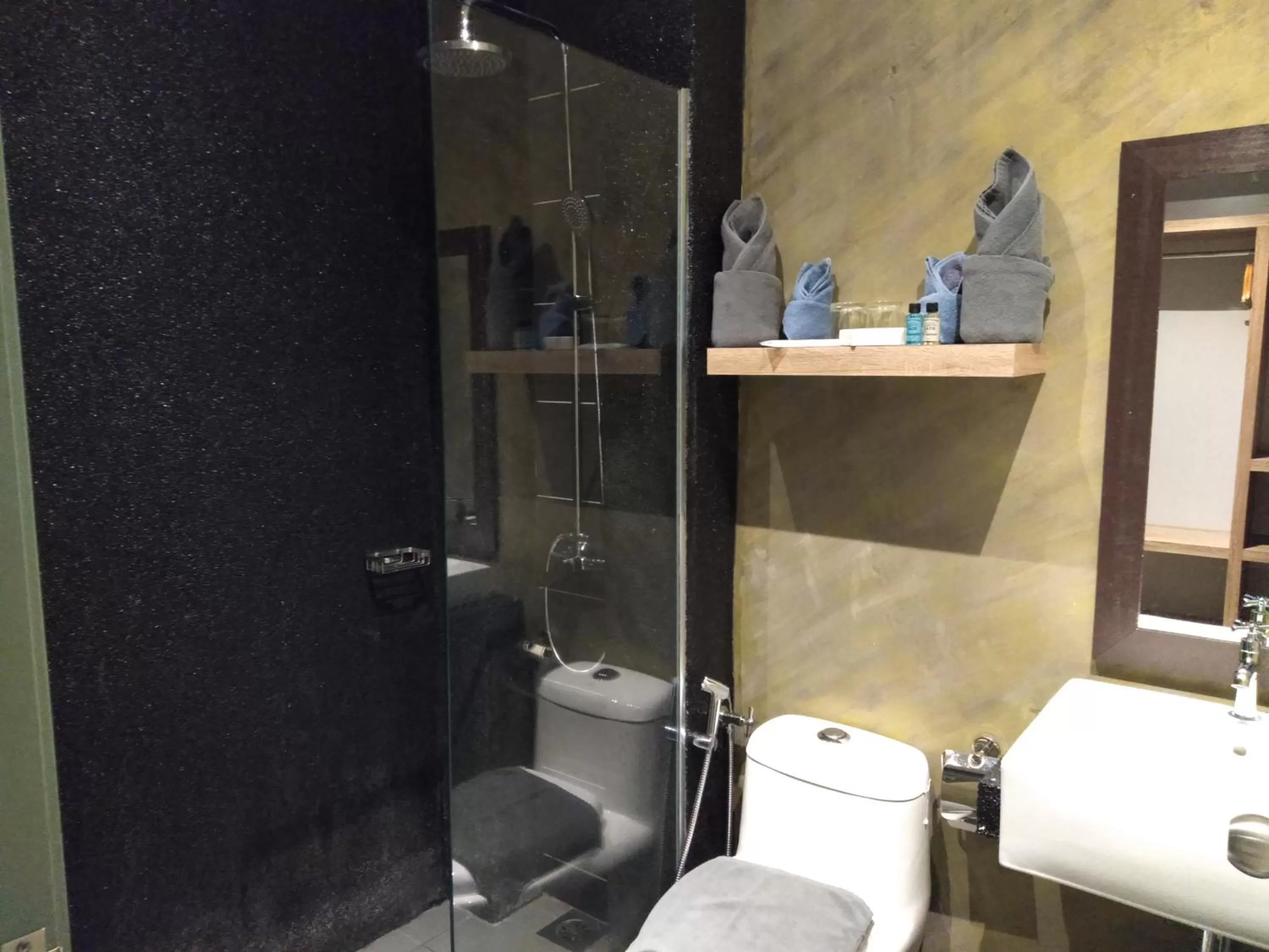 Queen Suite in Royale Chenang Resort