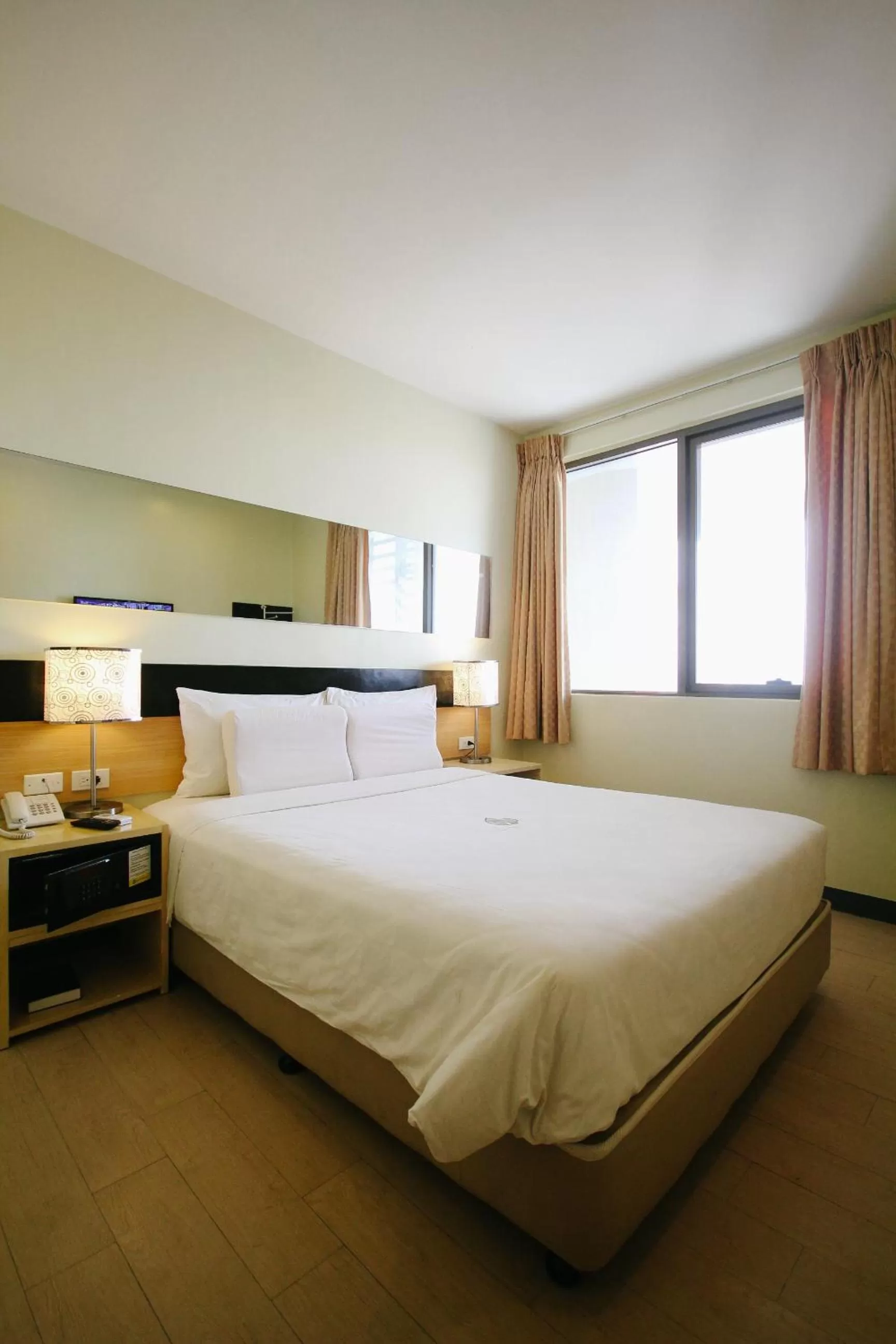 Queen Room in Go Hotels Iloilo