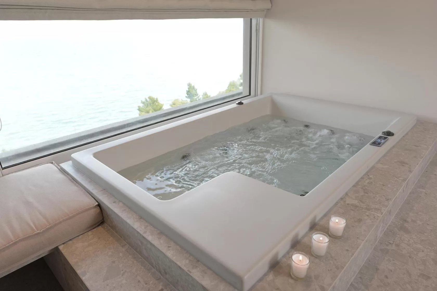 Junior Suite Sea View with Jacuzzi in King Saron Hotel Resort