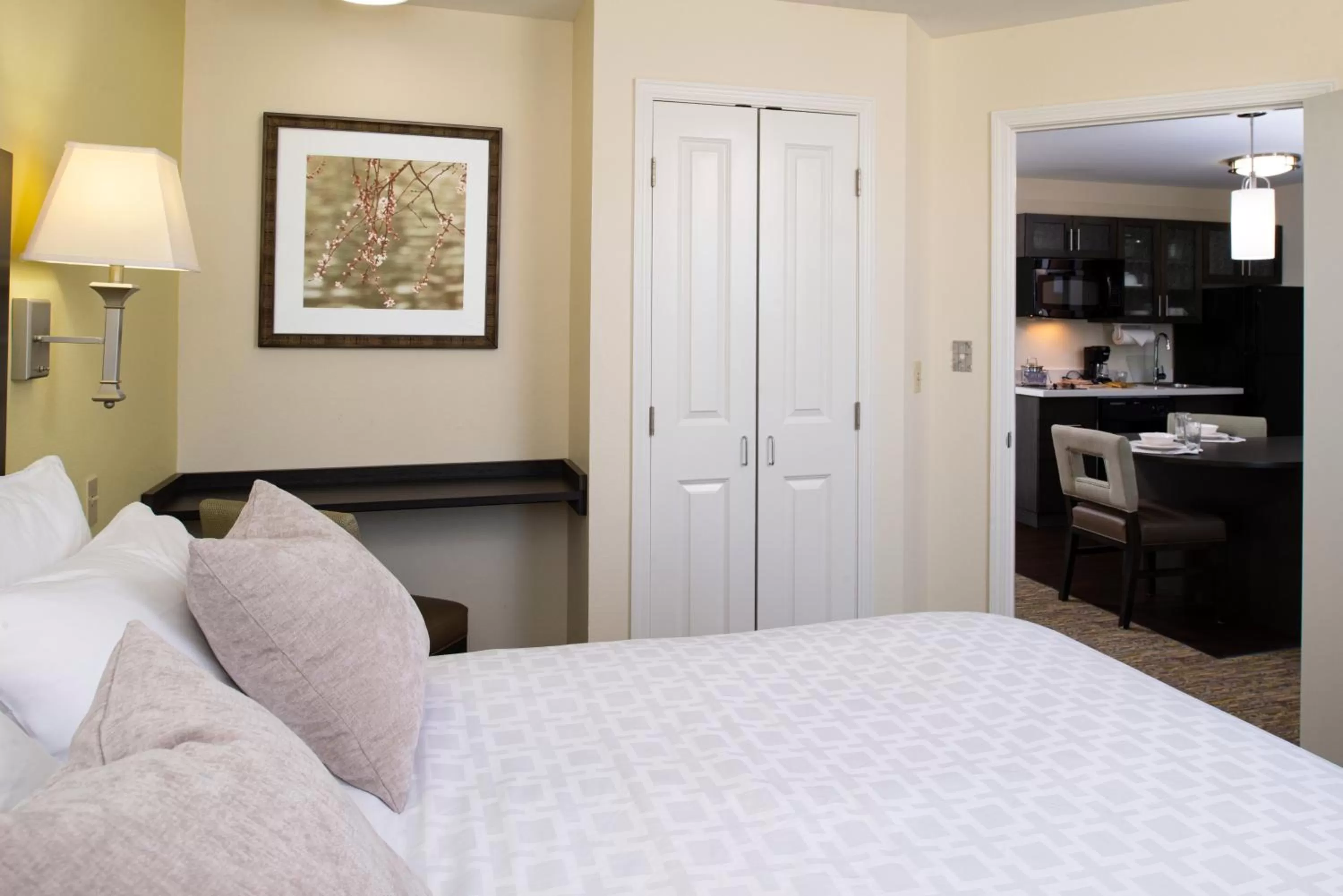 One-Bedroom Suite in Candlewood Suites Olathe by IHG