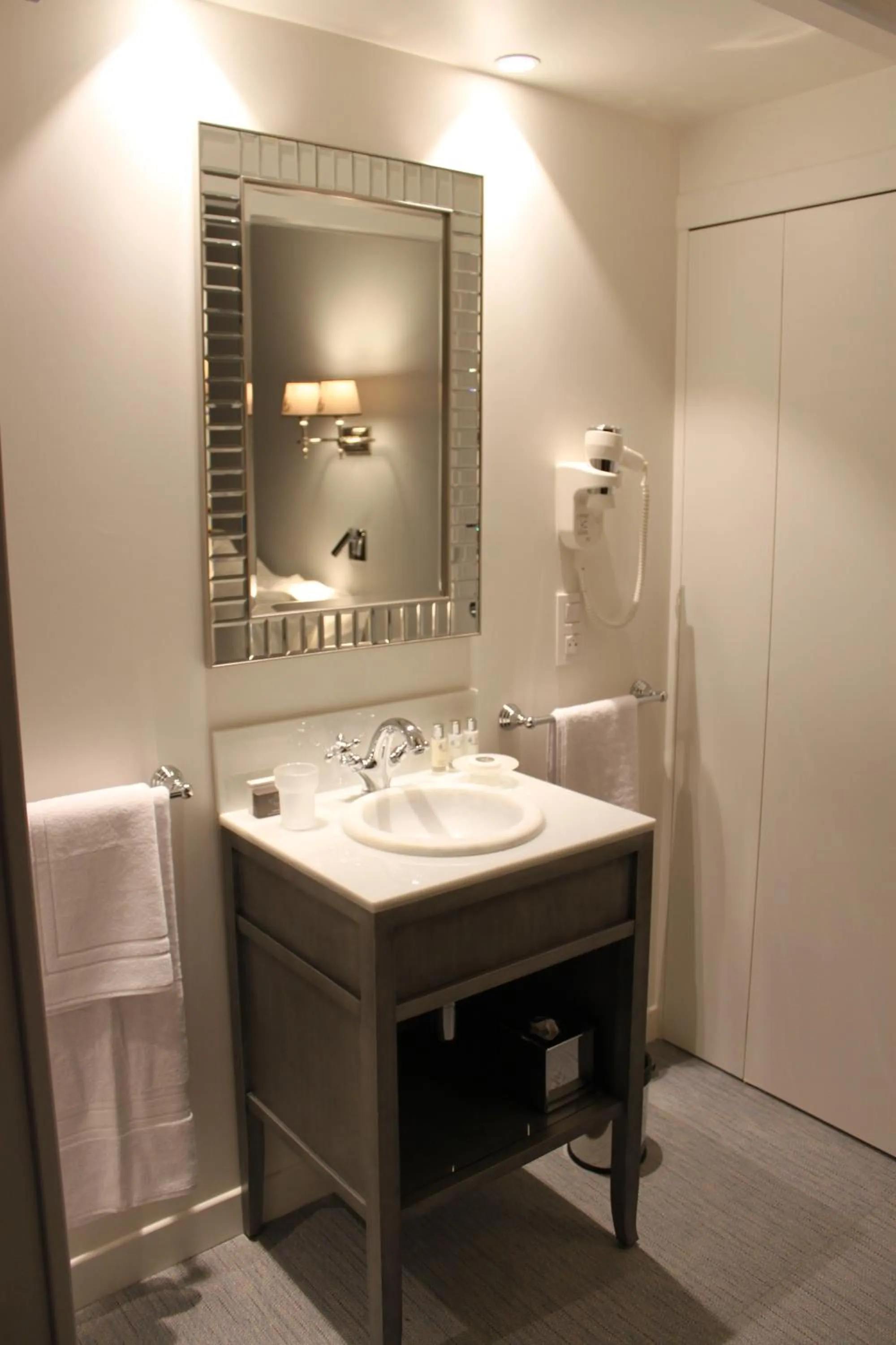 Classic Double Room in My Home In Paris