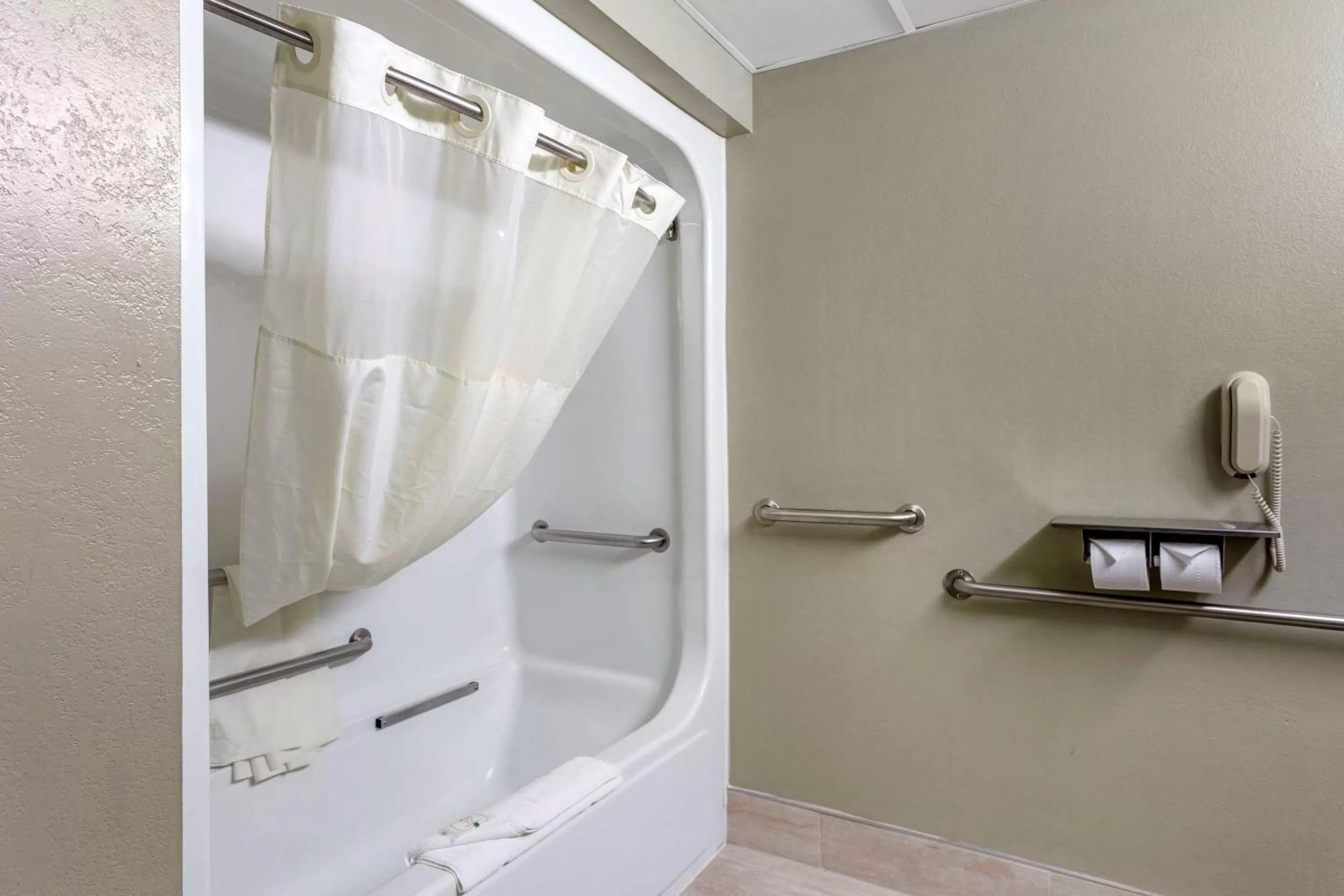 Queen Room with Two Queen Beds - Accessible/Non-Smoking  in Quality Inn St Robert - Ft Leonard Wood