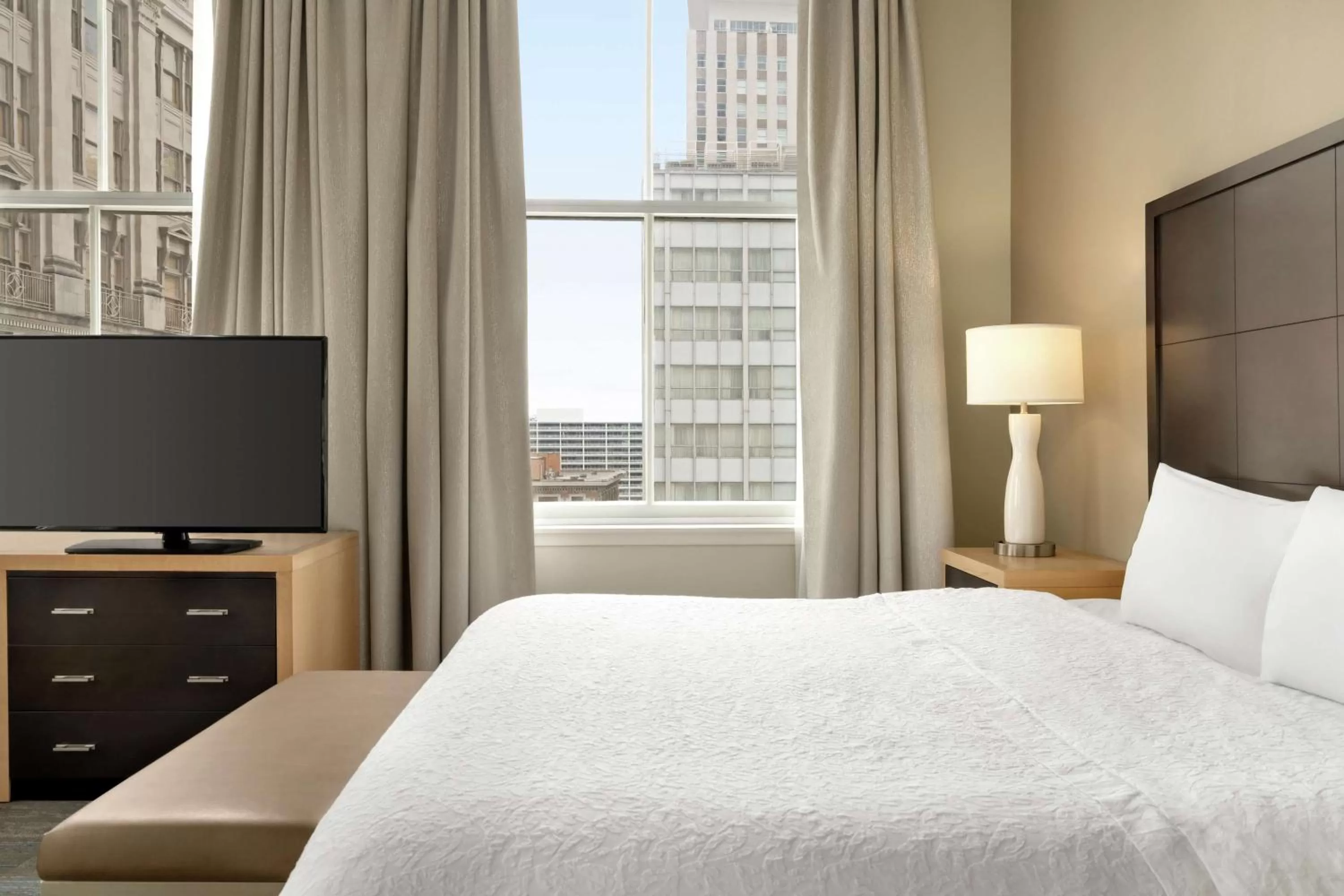 King Room in Hampton Inn Downtown / French Quarter Area