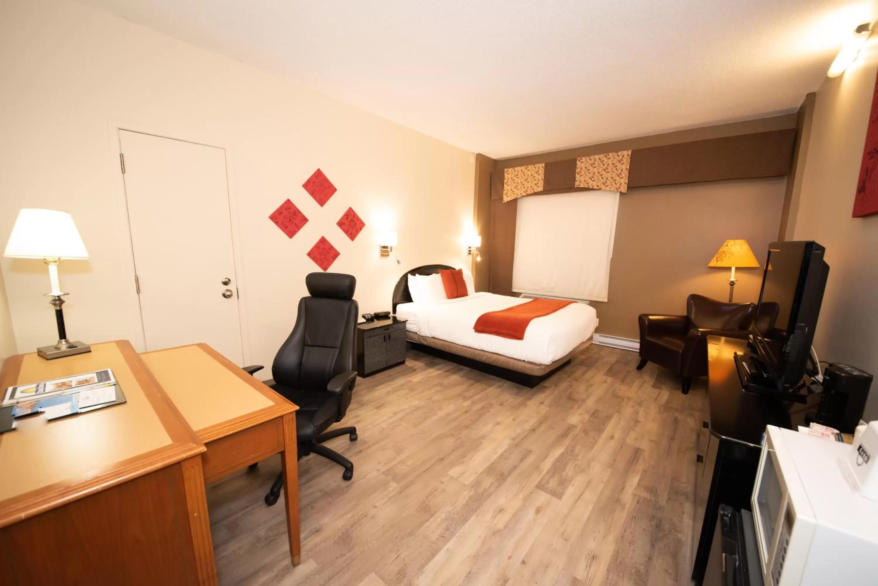 Executive Queen Room - Non-Smoking in Days Inn by Wyndham Berthierville