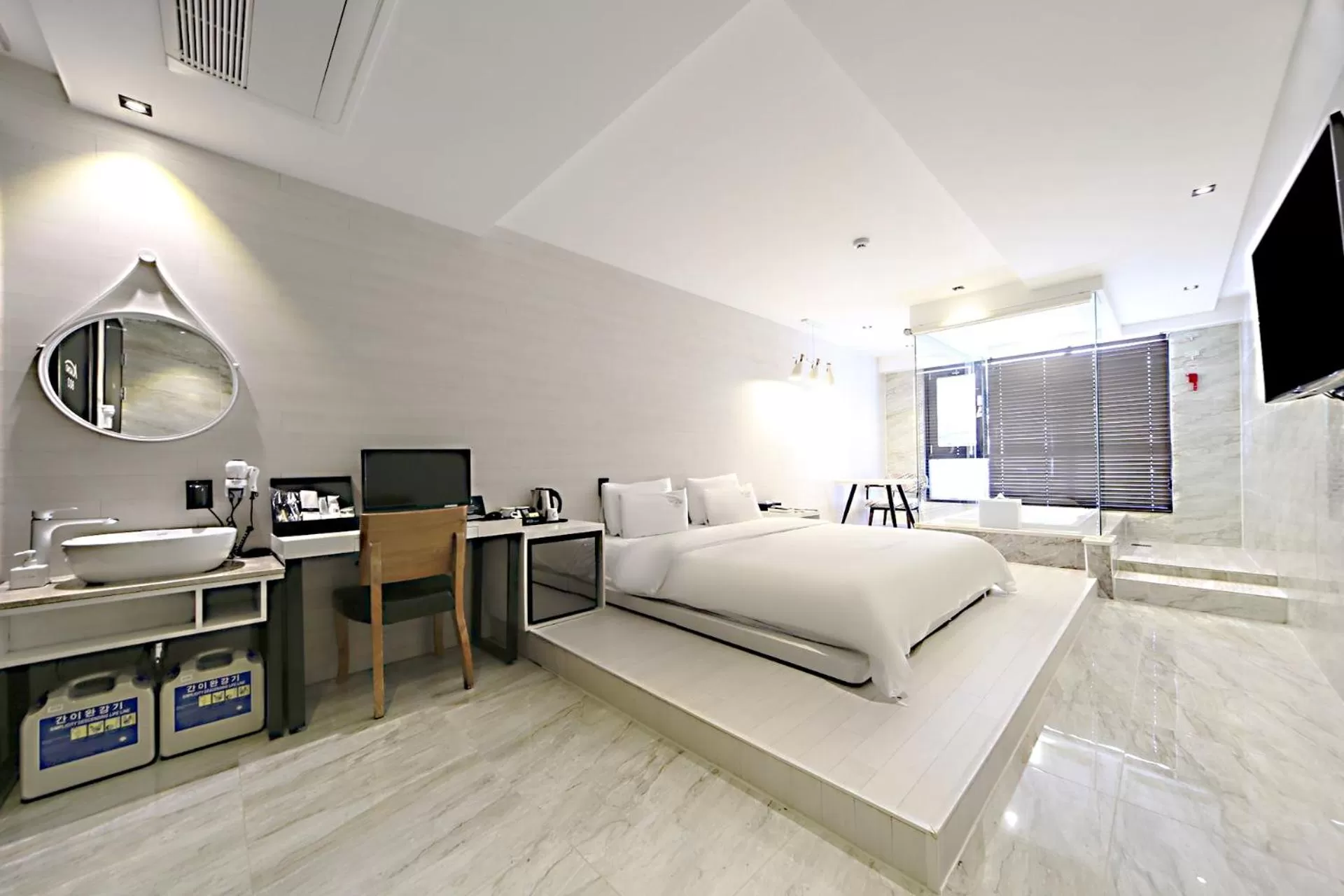 Suite in Masan Almond Hotel