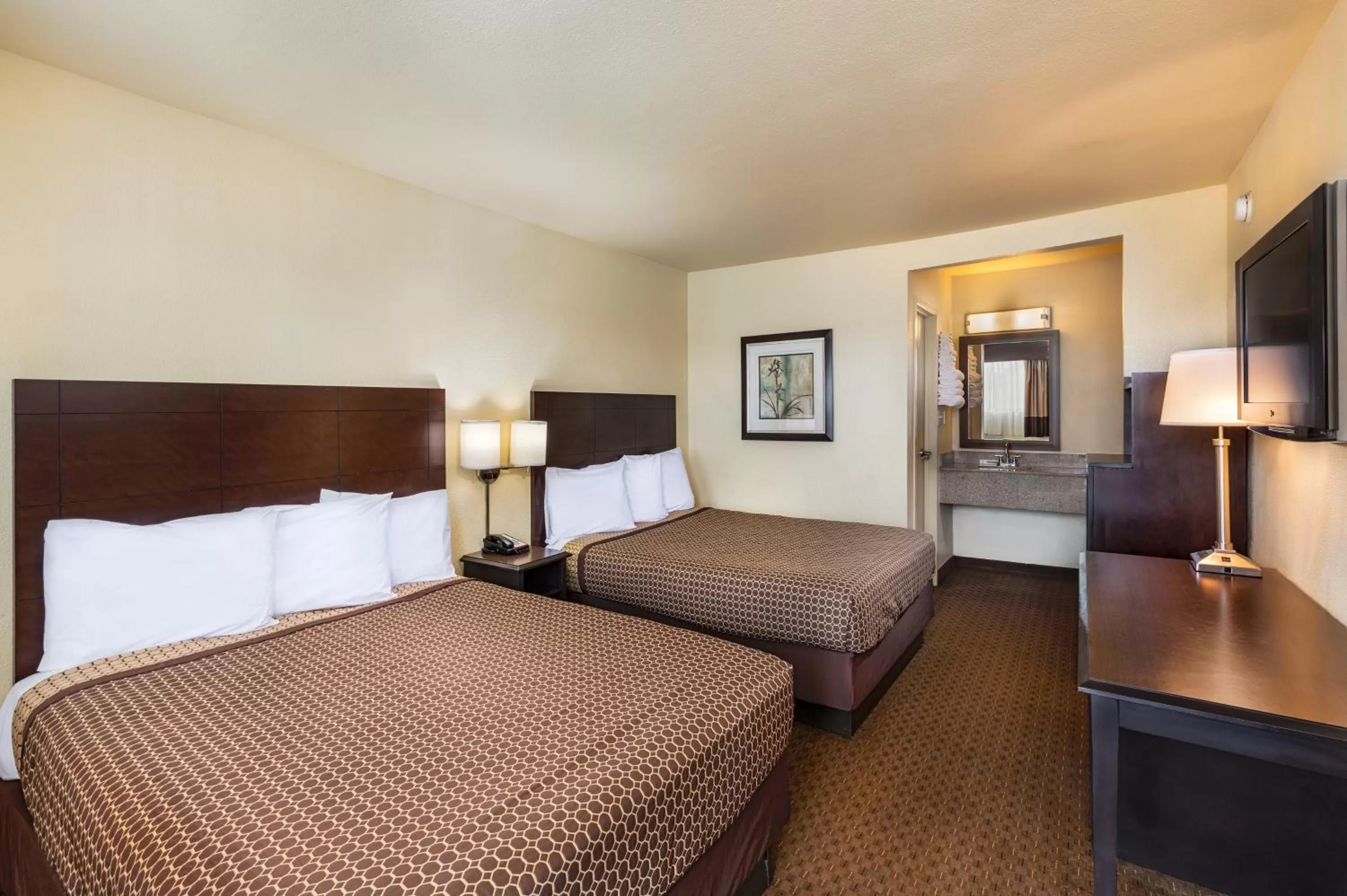 Deluxe Queen Room in Key Inn and Suites