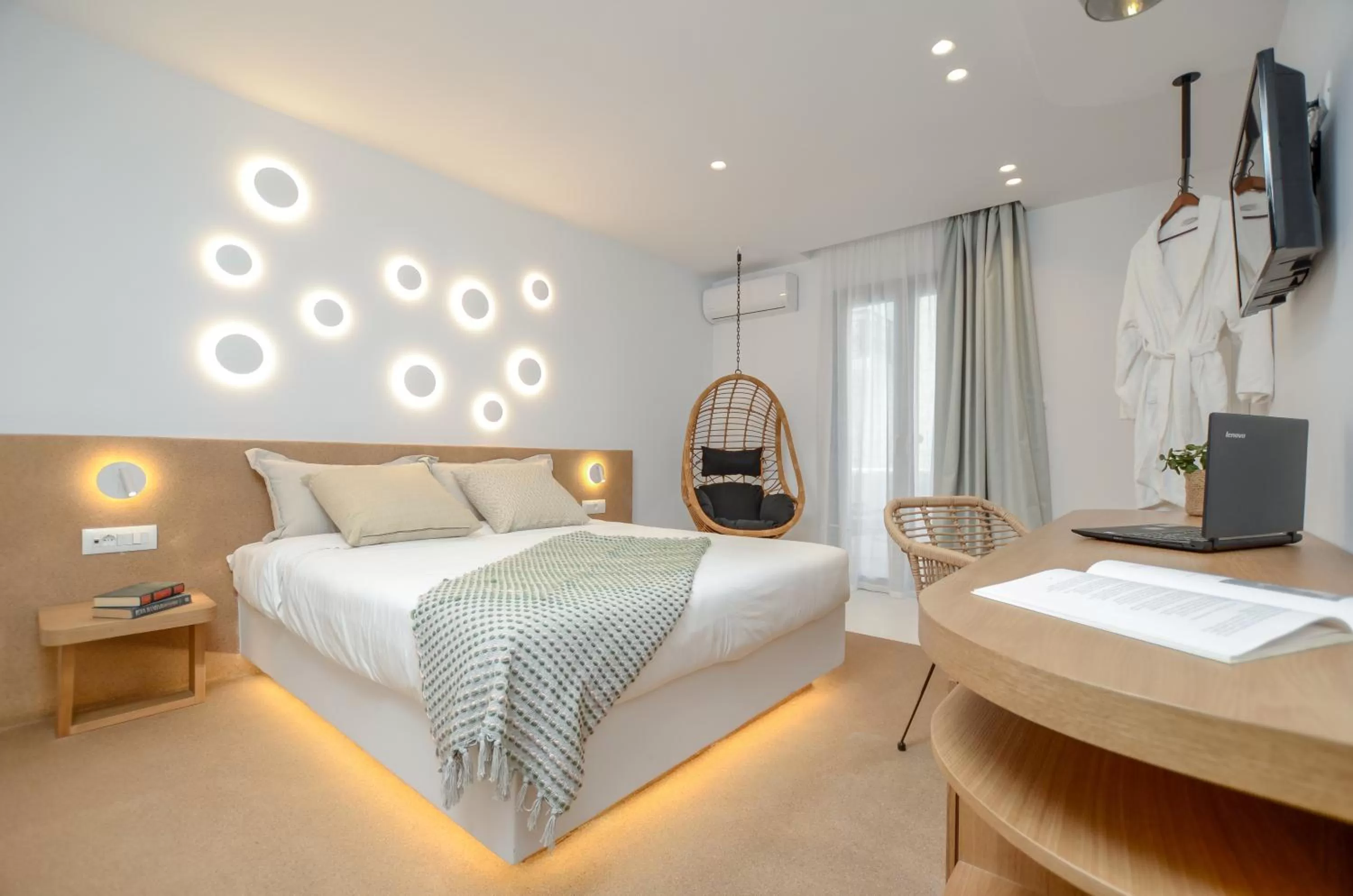 Orpheus semibasement suite with steam bath and outdoor hot tub in Argo Boutique Hotel