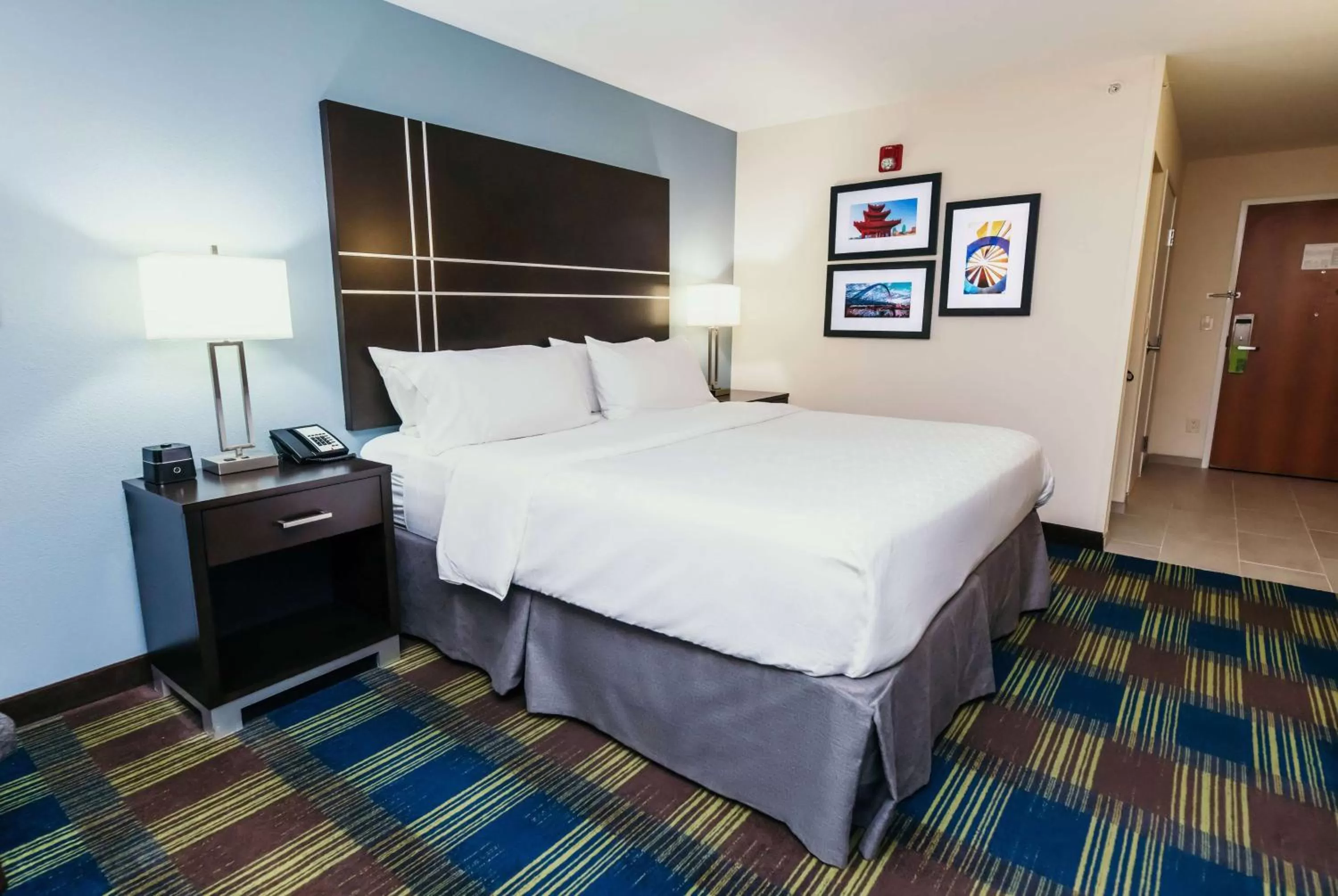 King Room with Roll-in Shower - Mobility Access/Non-Smoking in La Quinta Inn & Suites by Wyndham Ankeny IA - Des Moines IA