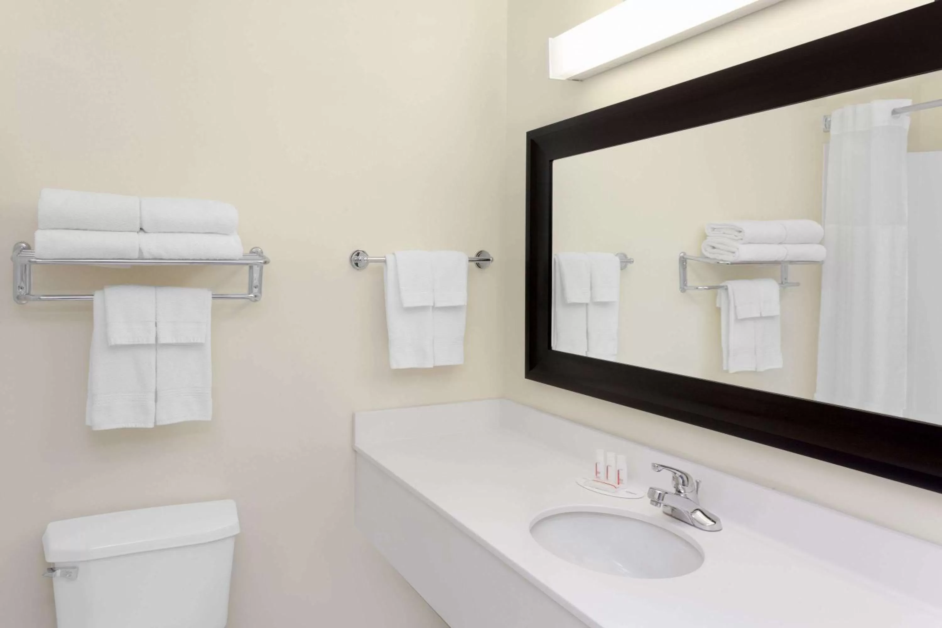 Queen Room with Two Queen Beds - Non-Smoking in Baymont by Wyndham Fort Wayne