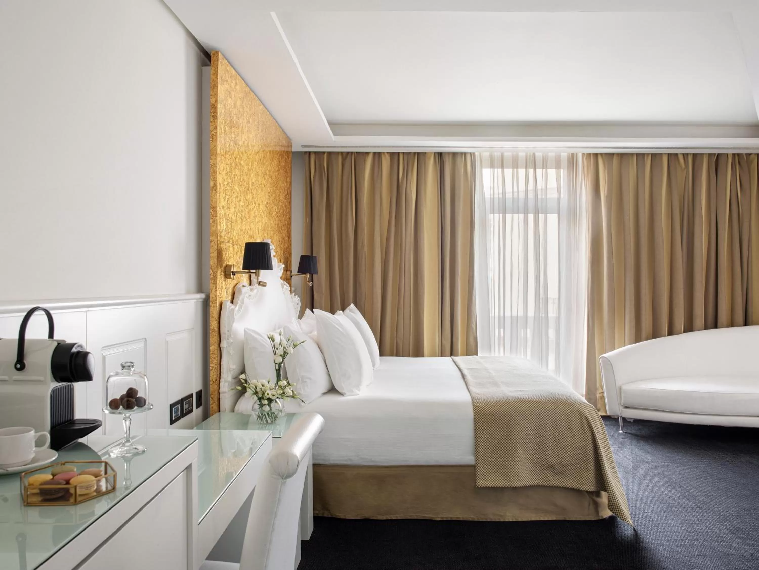 One Bedroom Red Level Corner Suite in Hotel Colón Gran Meliá - The Leading Hotels of the World