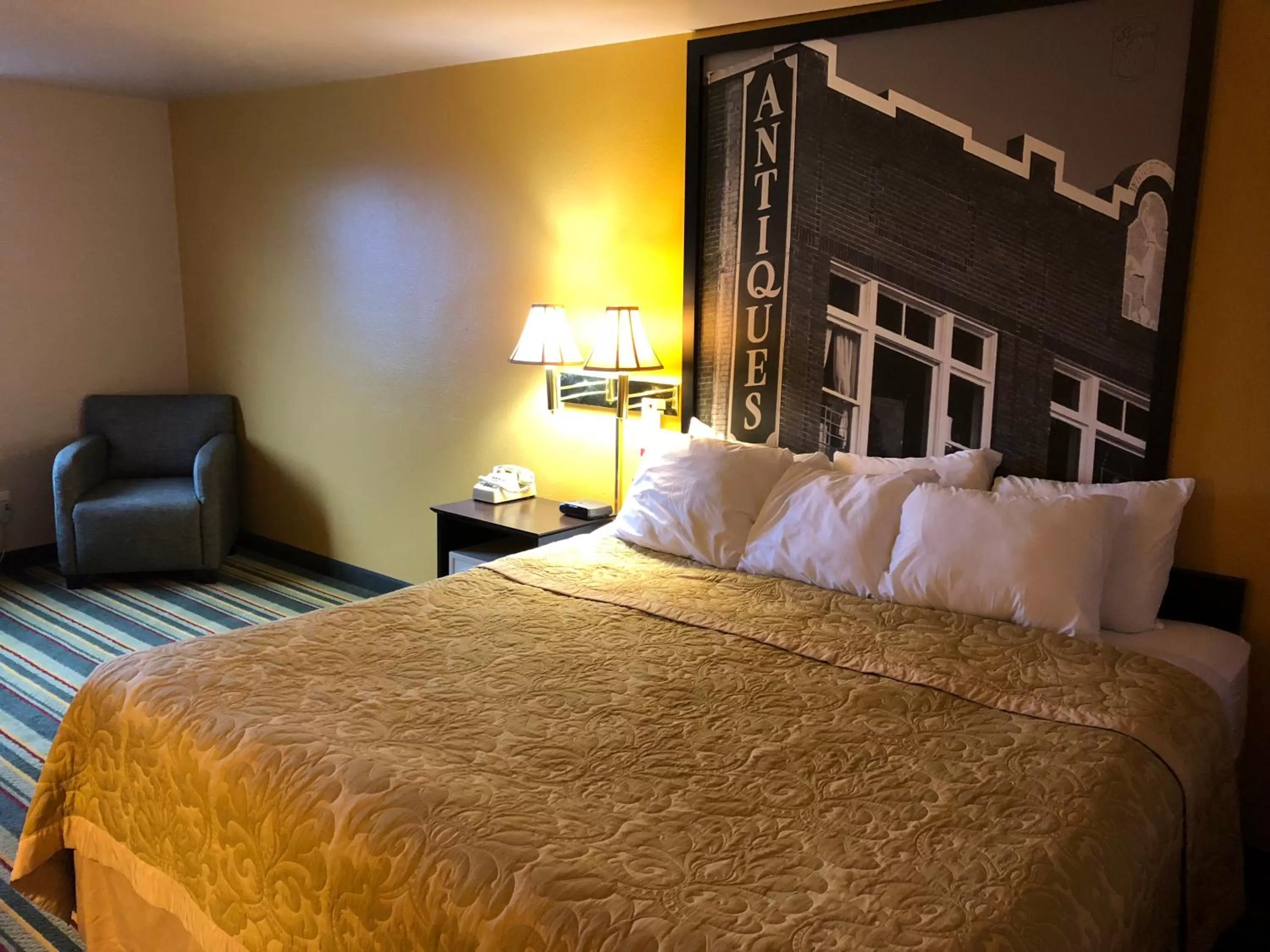 King Room - Non-Smoking in Super 8 by Wyndham Coeur d'Alene