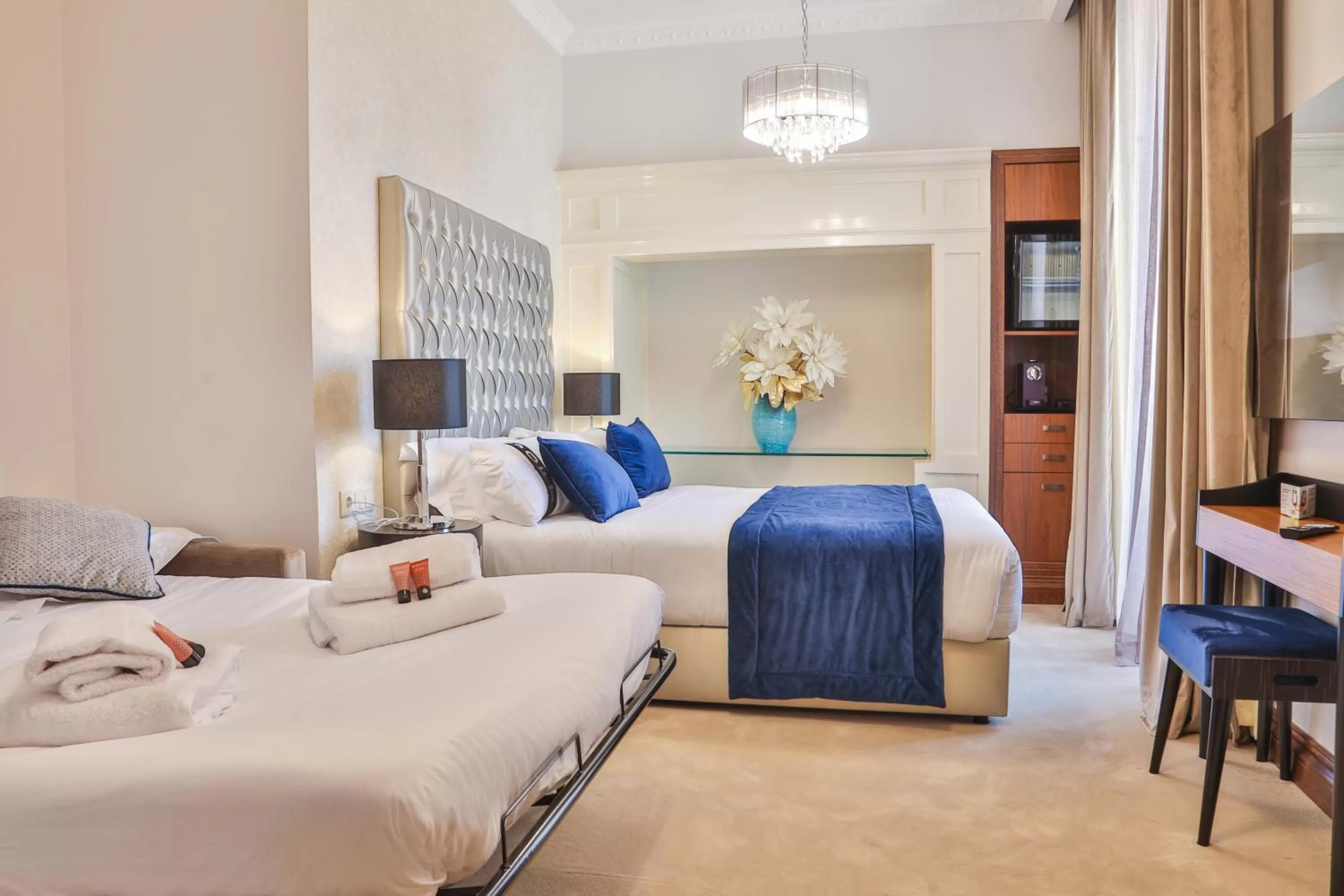 Family Room in Casual Belle Epoque Lisboa