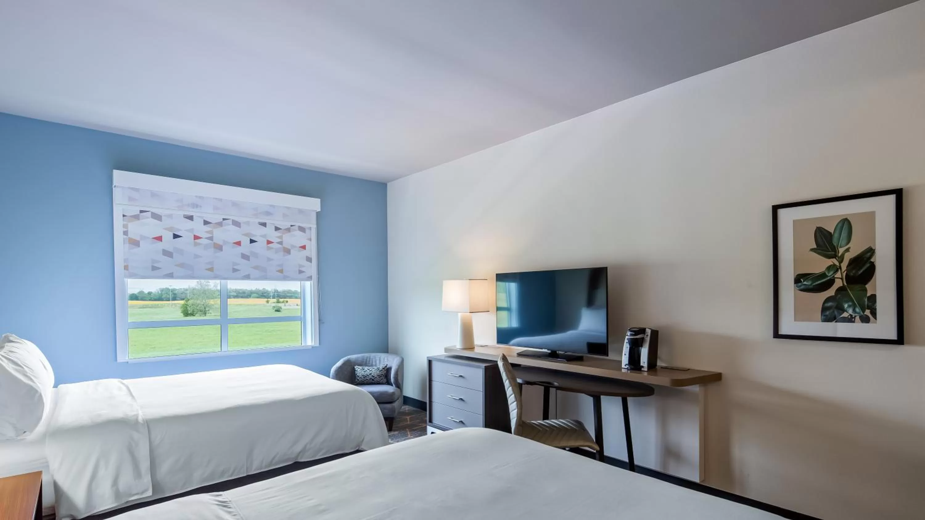 Standard Queen Room with Two Queen Beds and Mobility Accessible Tub in Holiday Inn - Clarksville Northeast by IHG