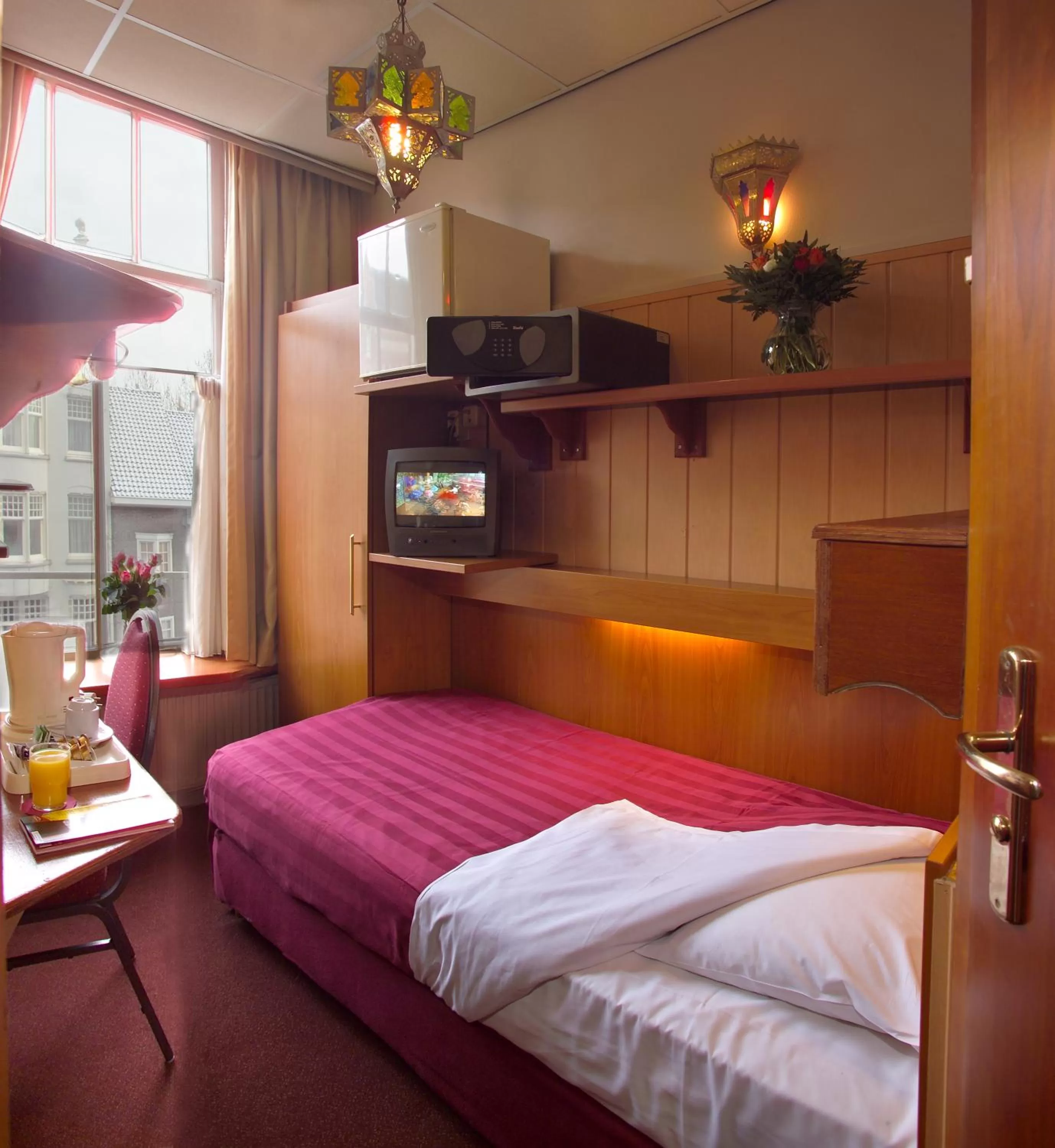 Single Room in Nadia Hotel