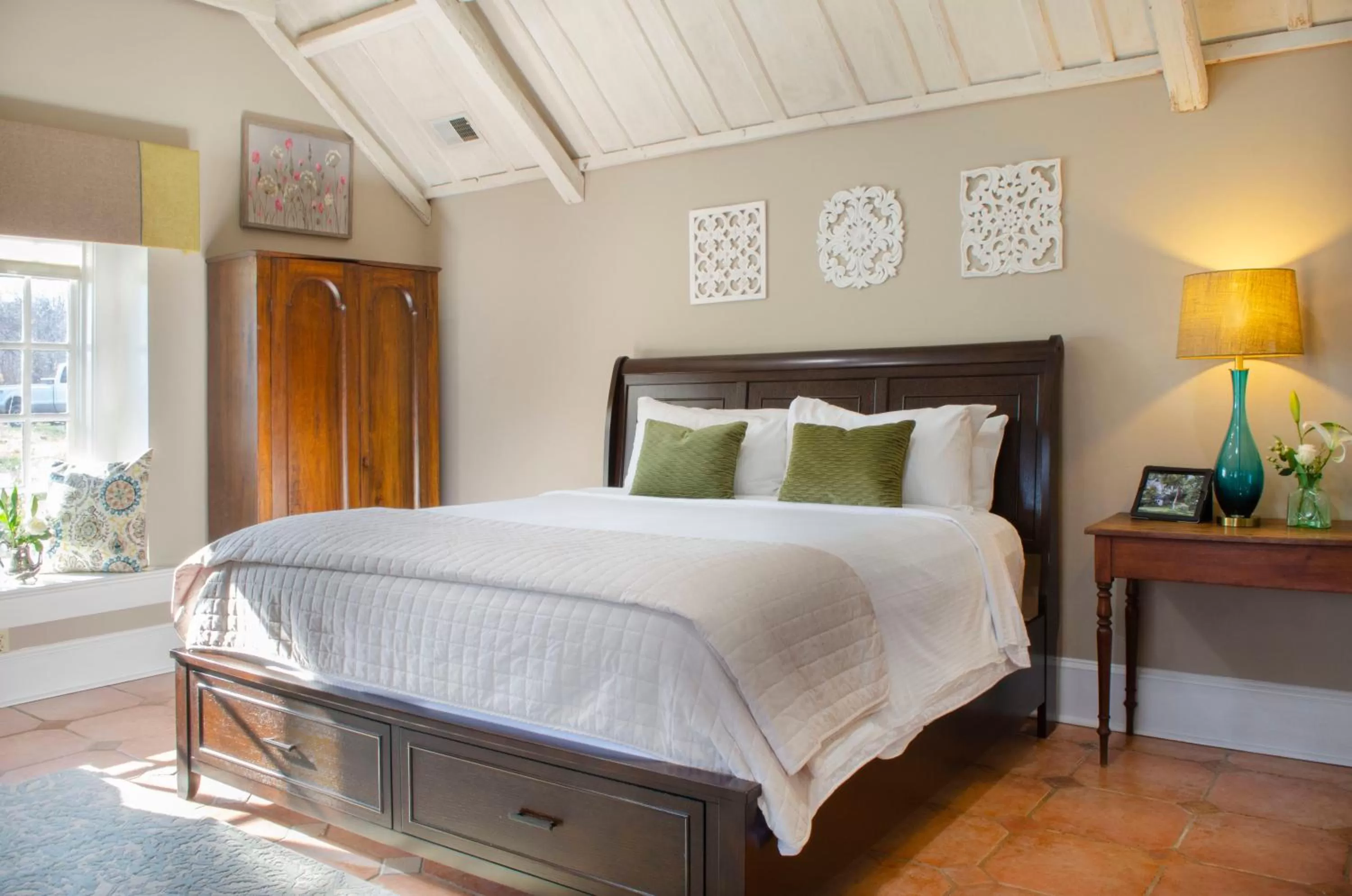 Deluxe Suite with Spa Bath in Hillbrook Inn & Spa