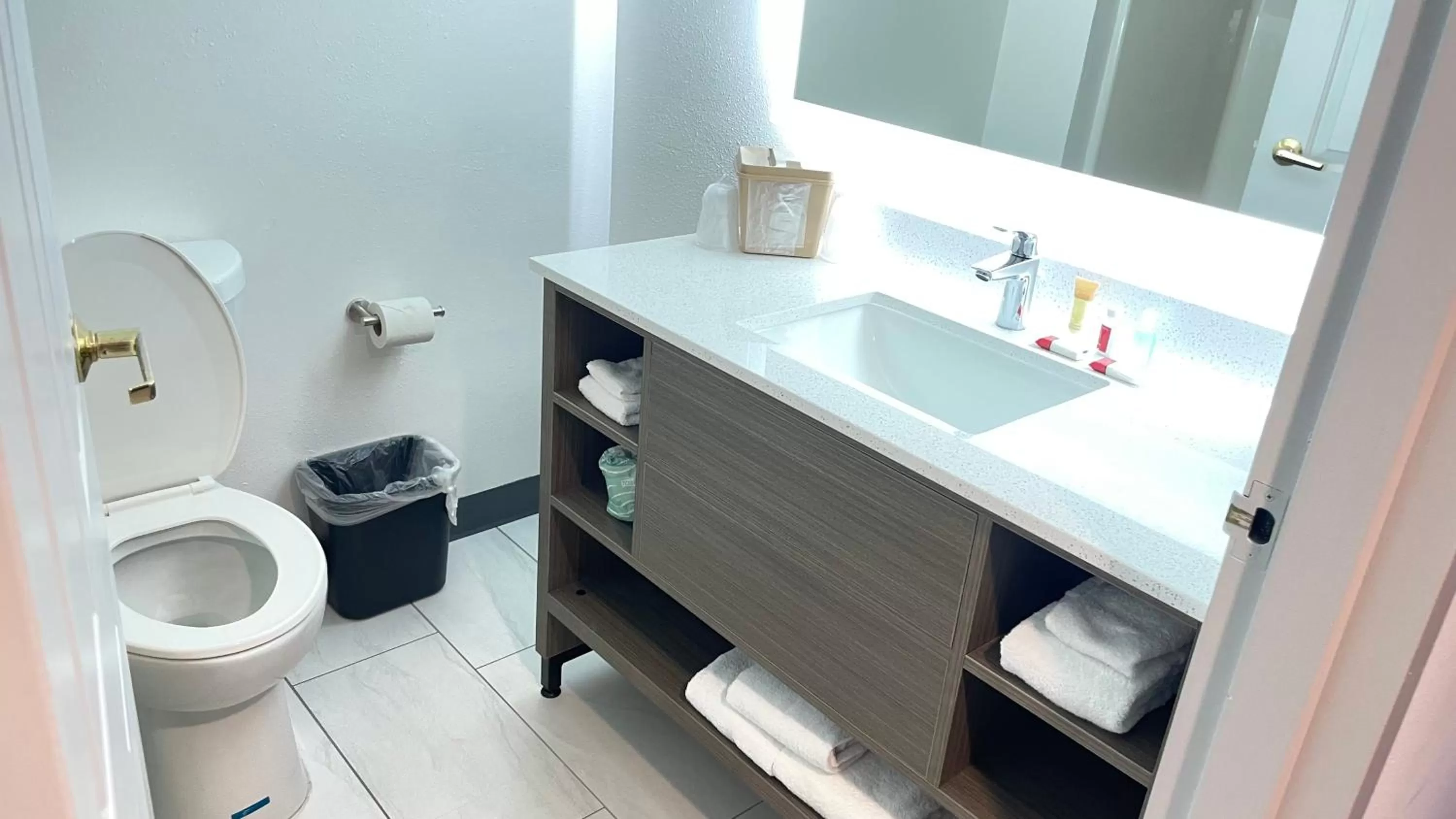 Double Room with Tub - Disability Access/Non Smoking in Grand Hotel Madison