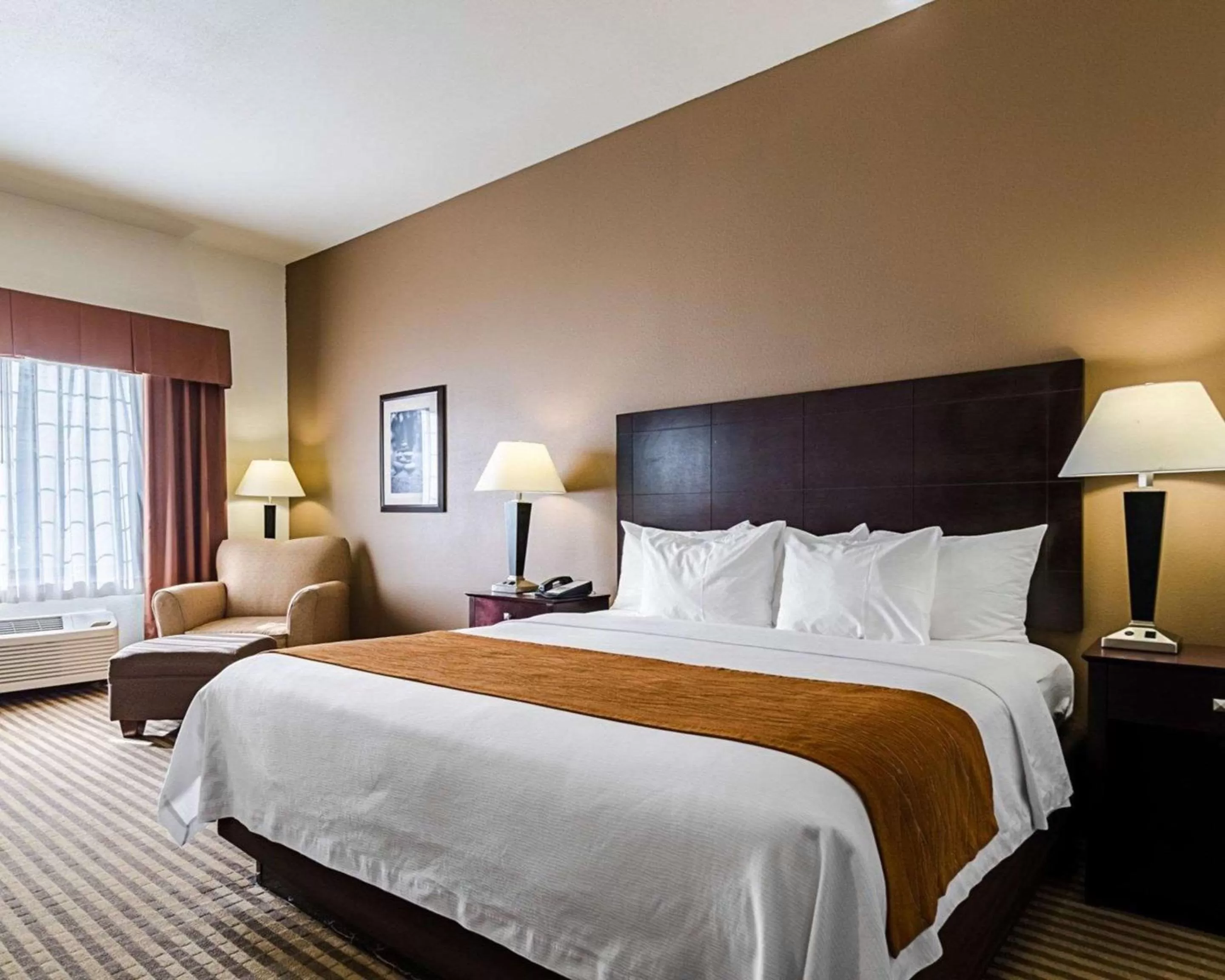 King Room - Accessible/Non-Smoking in Comfort Inn & Suites Lawrence - University Area