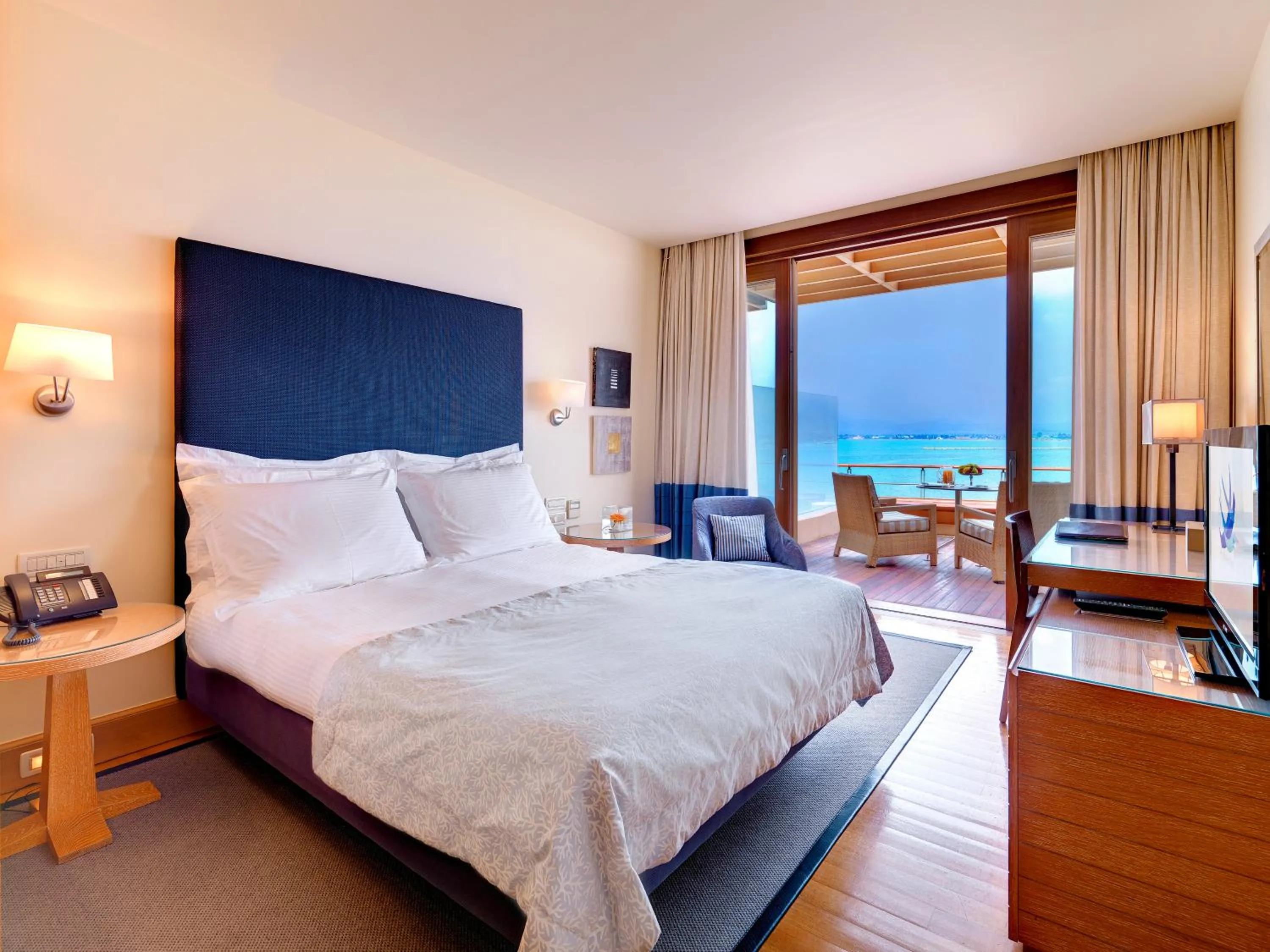 Executive Double Room with Sea View in Amphitryon Hotel