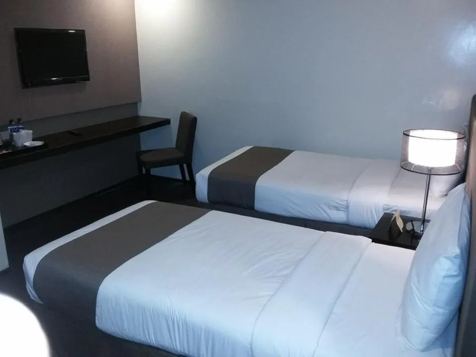 Superior Twin Room in GT Hotel Iloilo