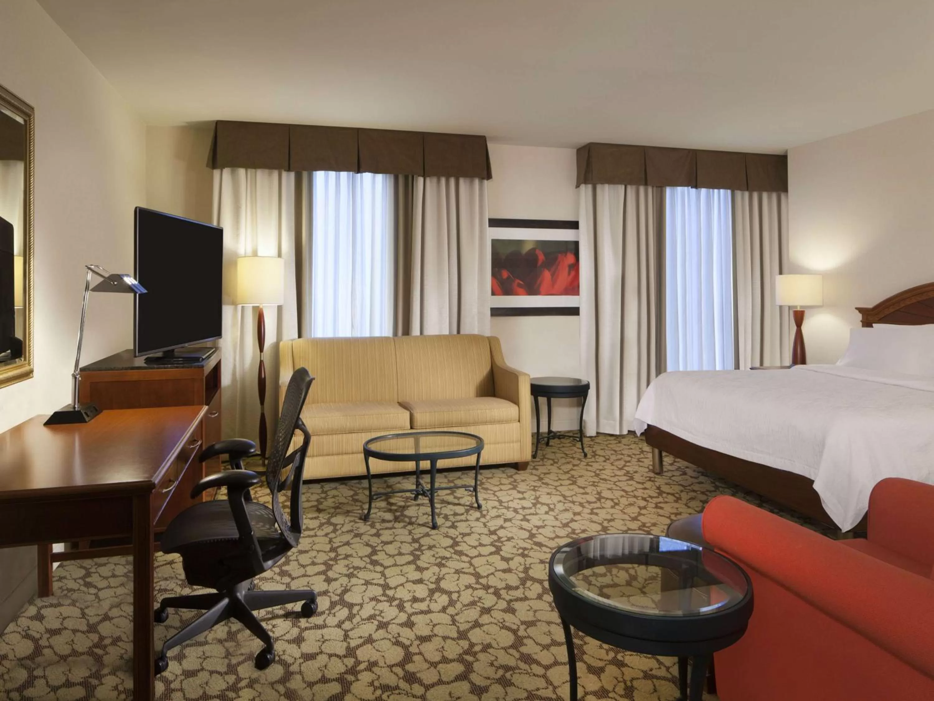 King Room with Whirlpool in Hilton Garden Inn Virginia Beach Town Center