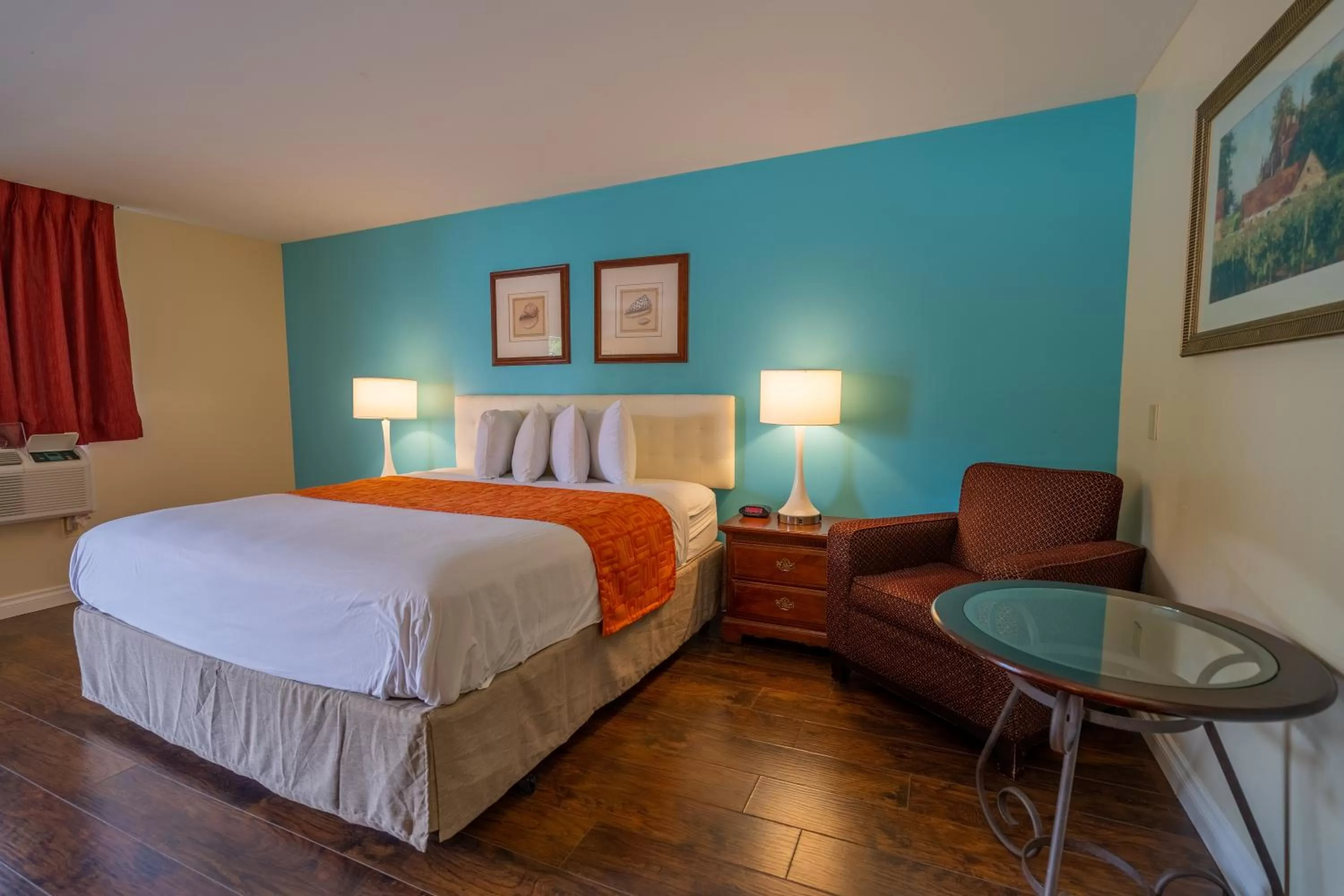 Deluxe King Room - Non-Smoking in Howard Johnson by Wyndham Buena Park