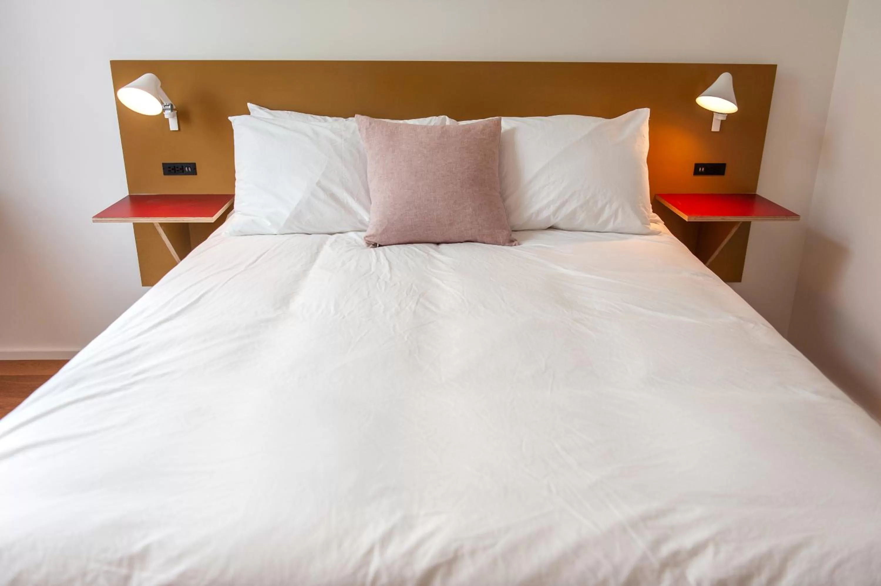 Queen Room - Disability Access in Travelers New Orleans