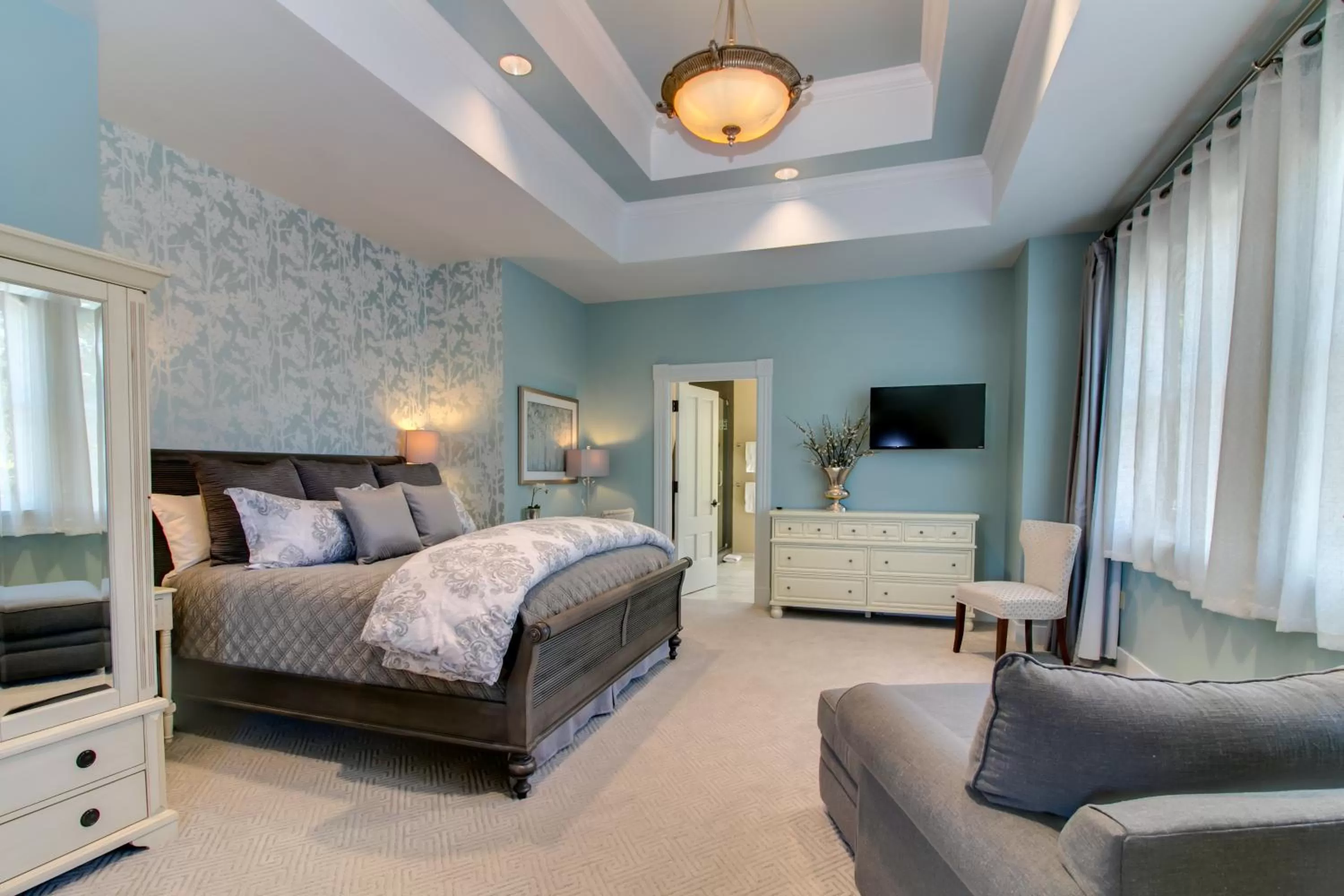 Superior King Suite in Winchester Inn