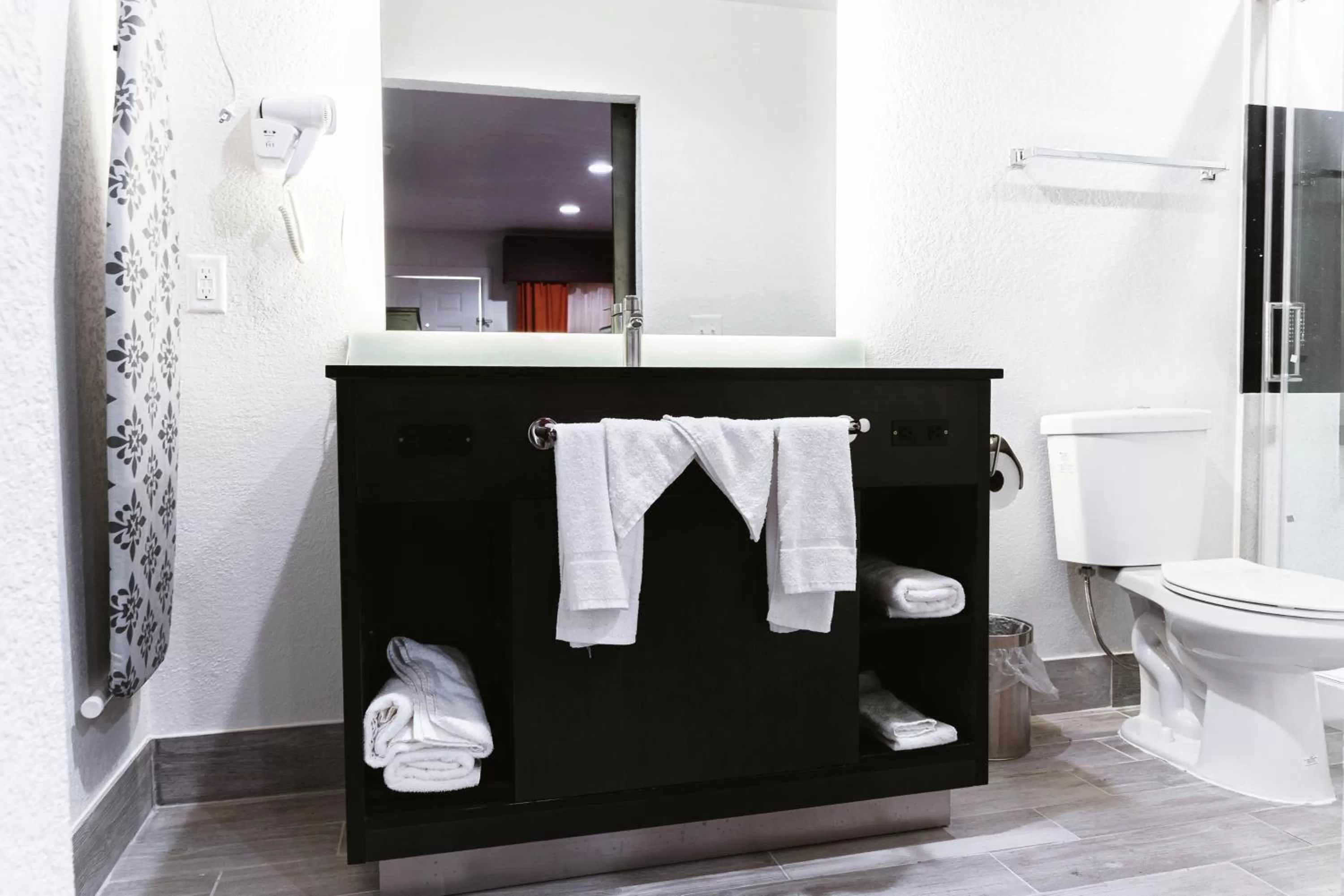 Queen Room with Two Queen Beds - Non-Smoking in Motel 6 Bellville, OH