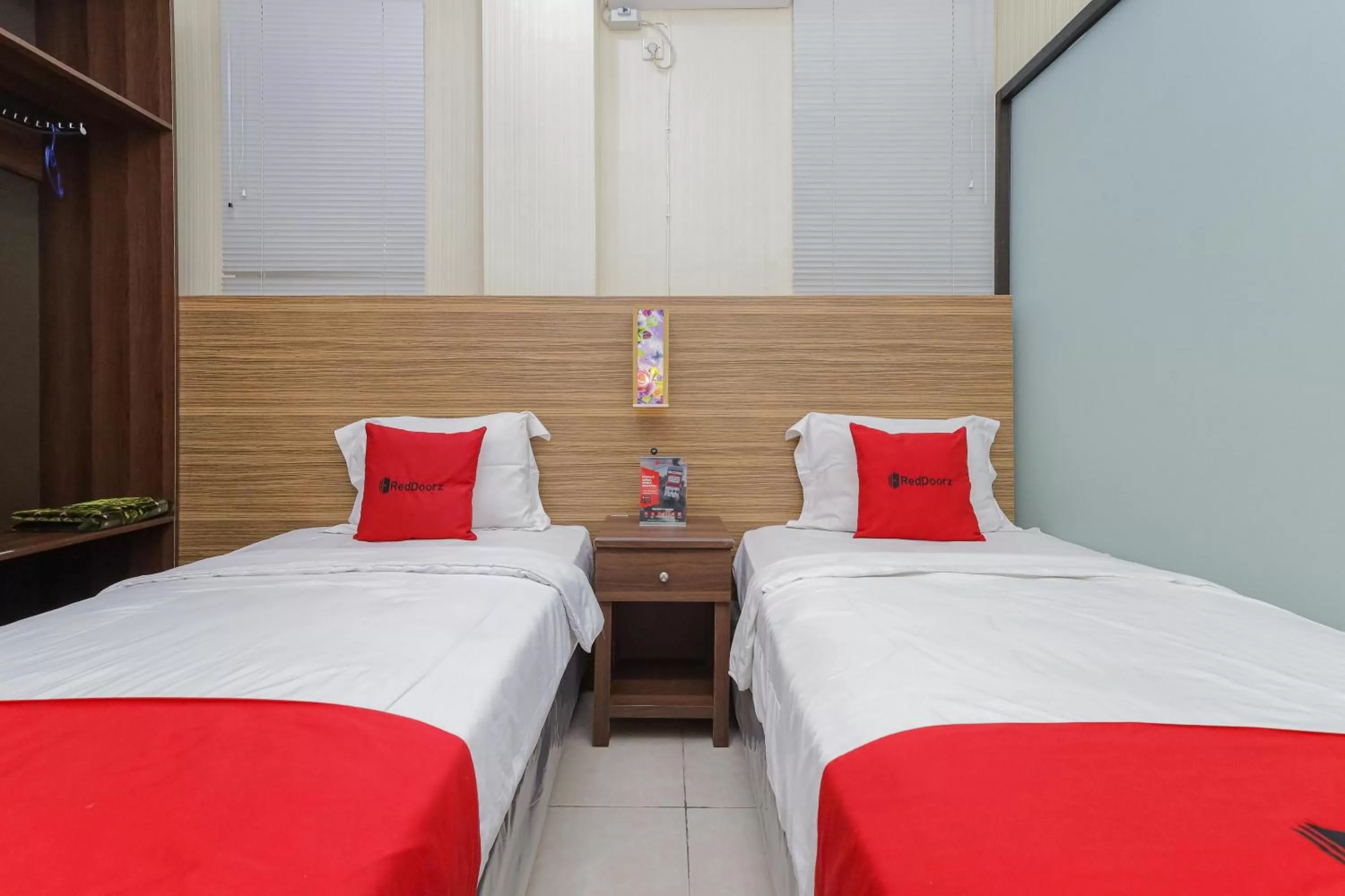 Twin Room in RedDoorz Syariah @ Klojen Malang