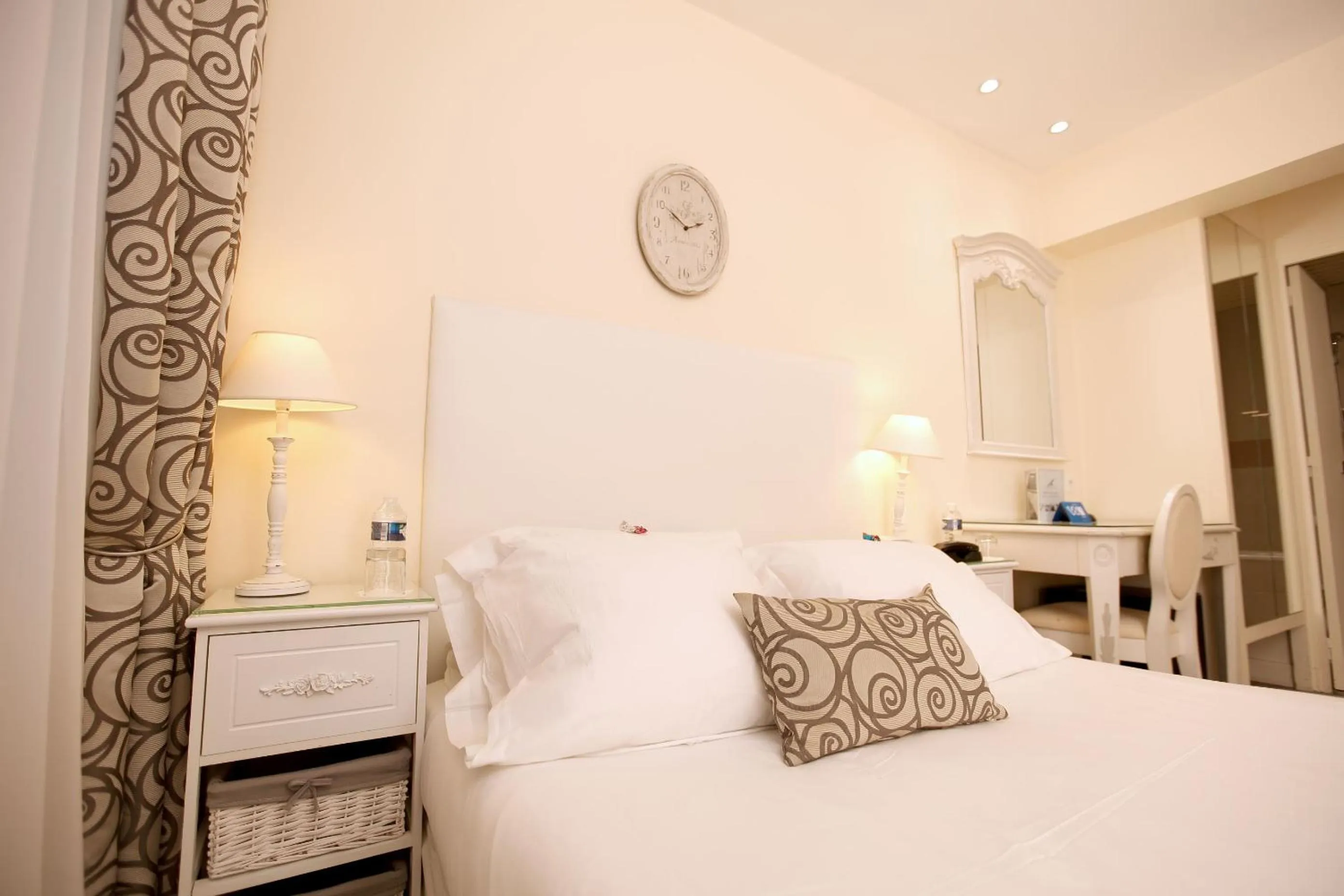 Comfort Double Room in Arcadie Montparnasse