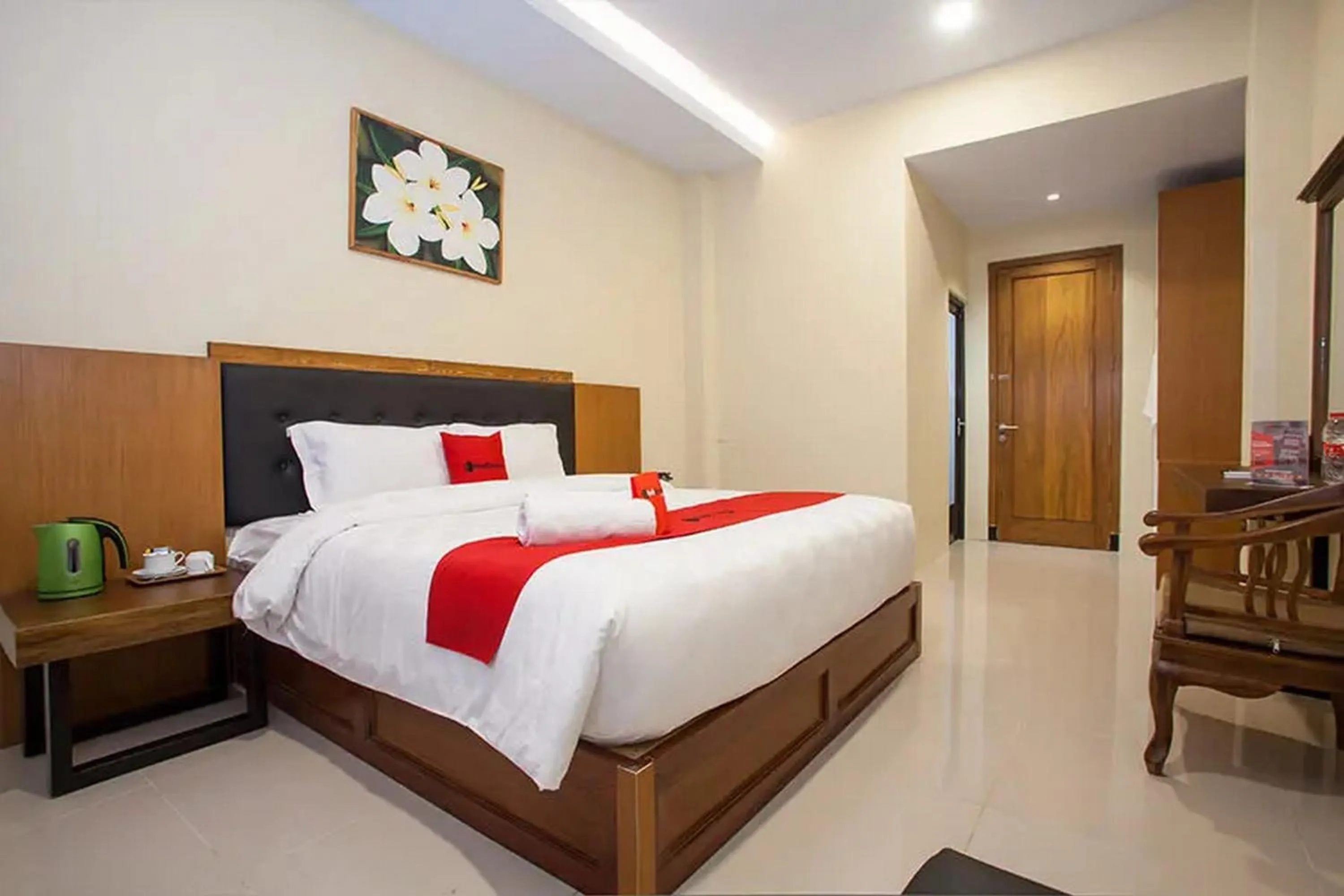 Queen Suite in RedDoorz Premium @ Jalan Cengkeh Malang