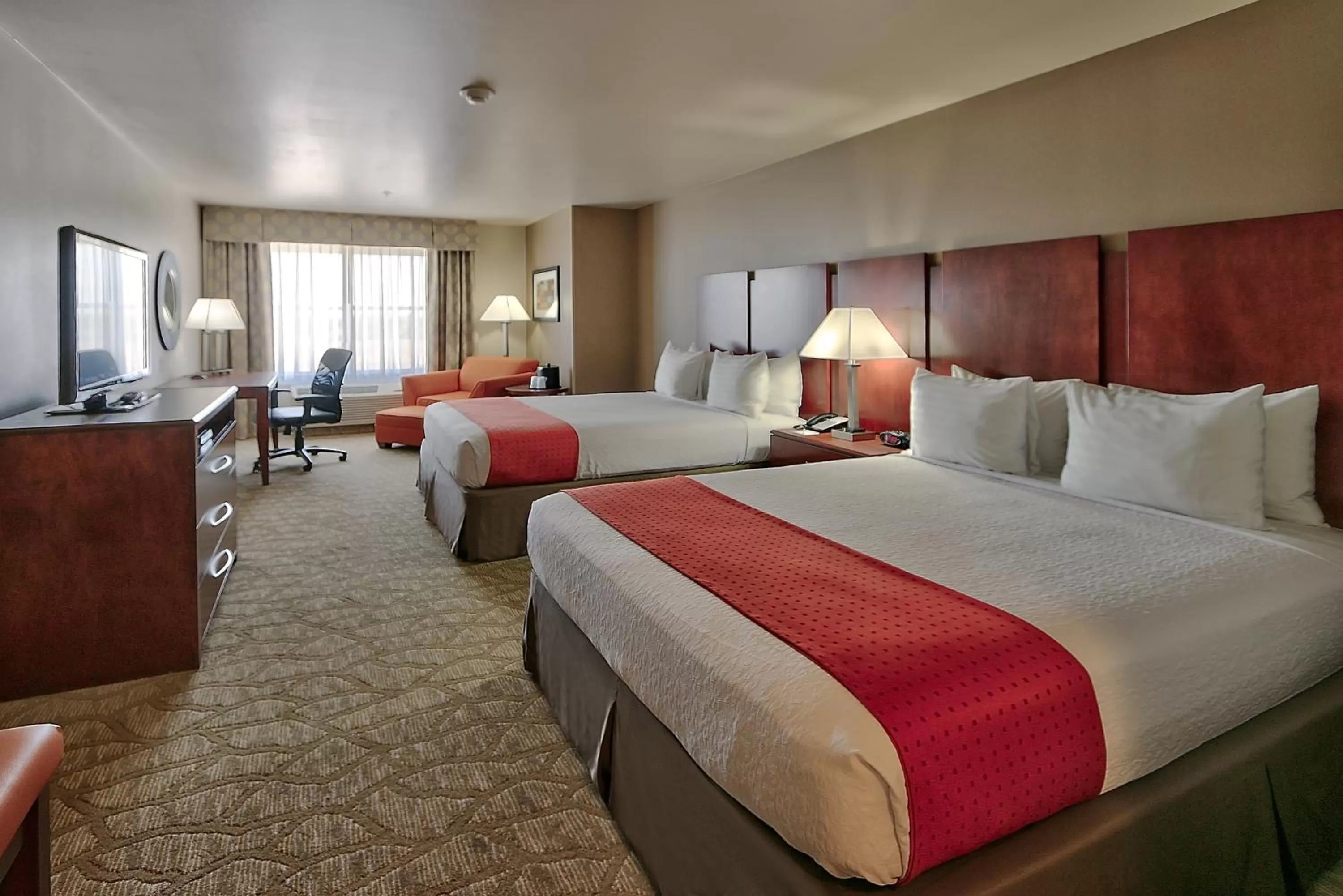 Queen Suite with Two Queen Beds and Mobility Accessible Tub - Non-Smoking in Holiday Inn Roswell by IHG