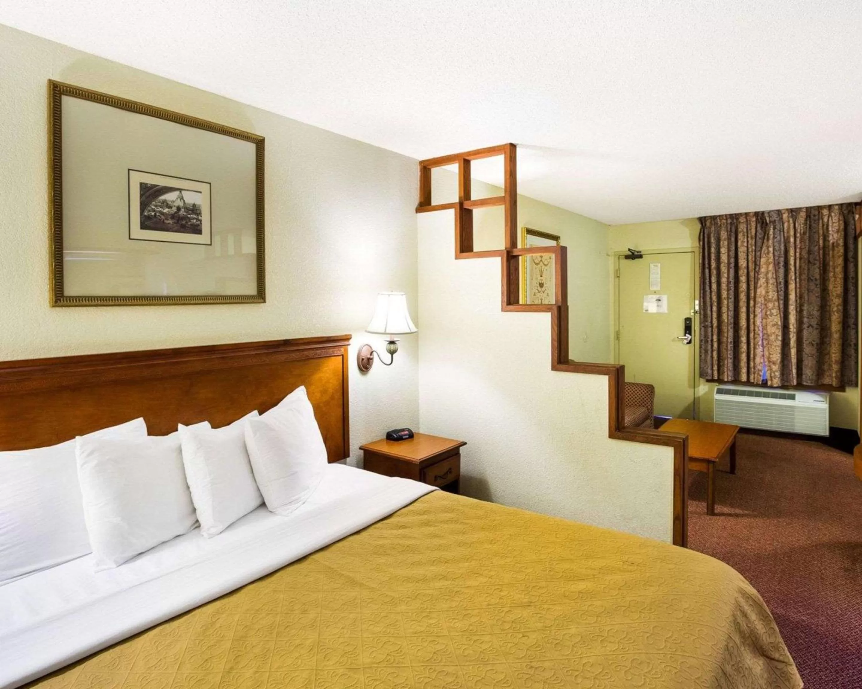 King Suite - Non-Smoking in Rodeway Inn & Suites South of Fiesta Park