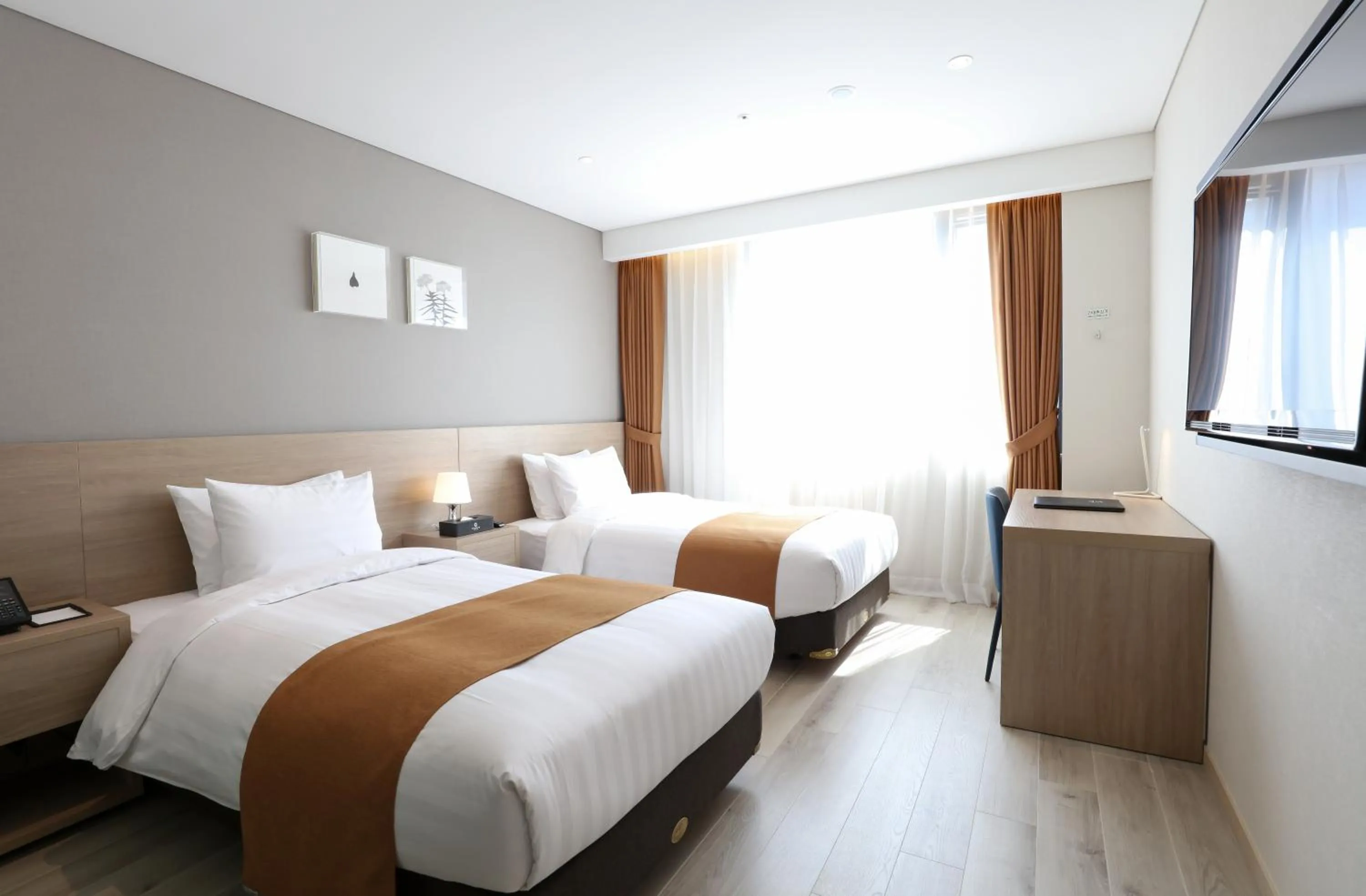 Standard Twin Room in Gangneung City Hotel