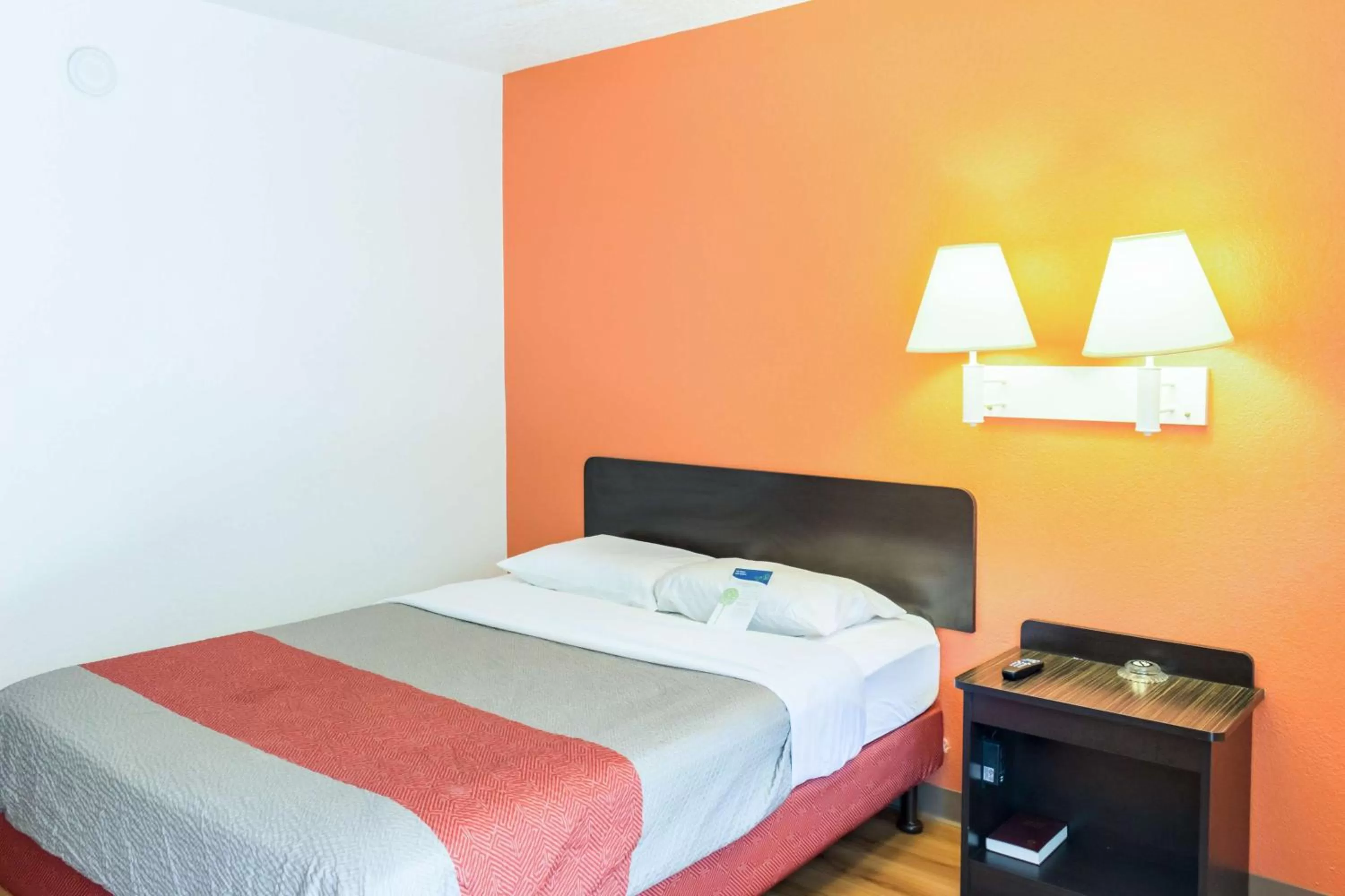 Queen Suite in Motel 6-Bakersfield, CA - East