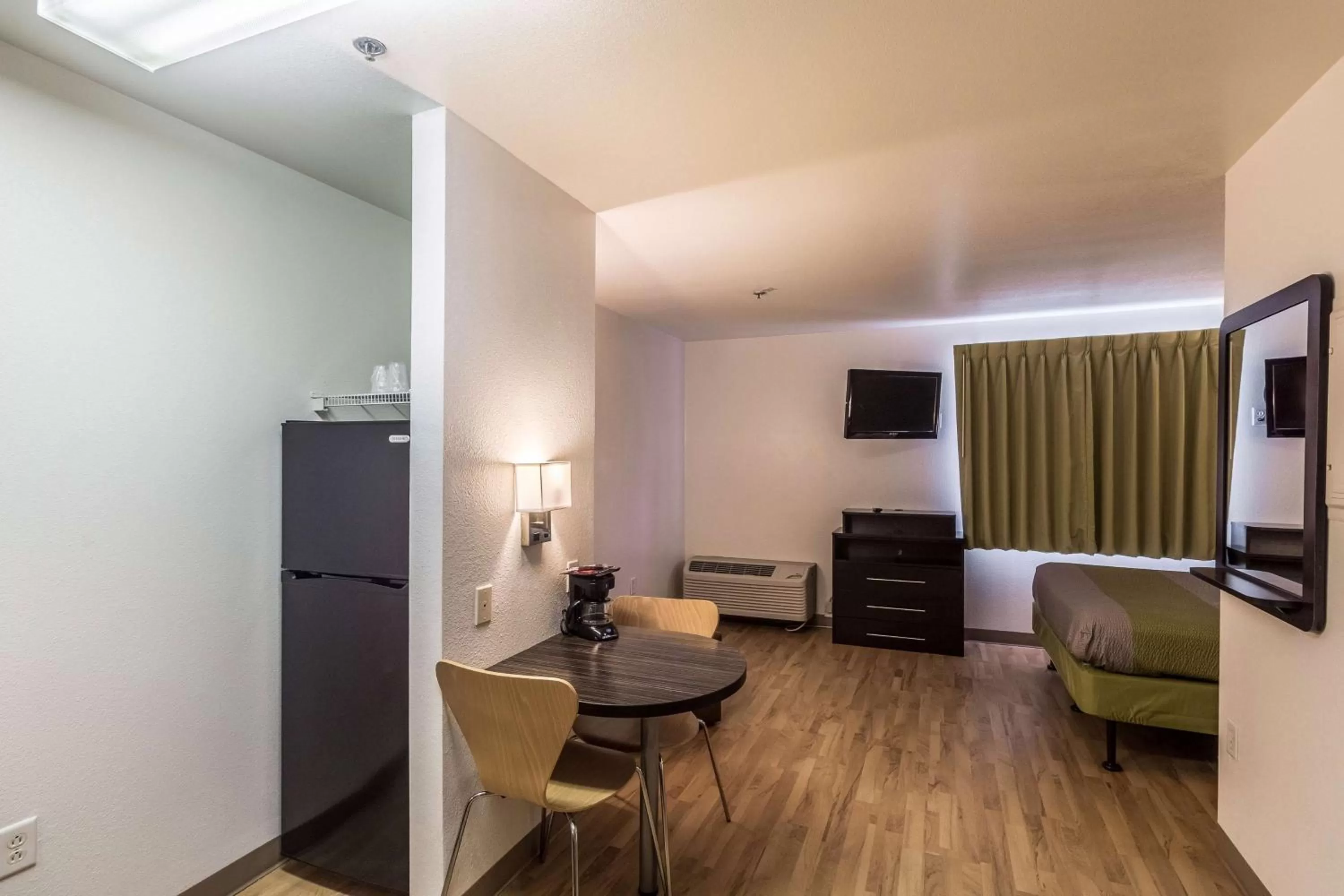 Queen Room - single occupancy - Disability Access - Smoking in Studio 6-Mcallen, TX