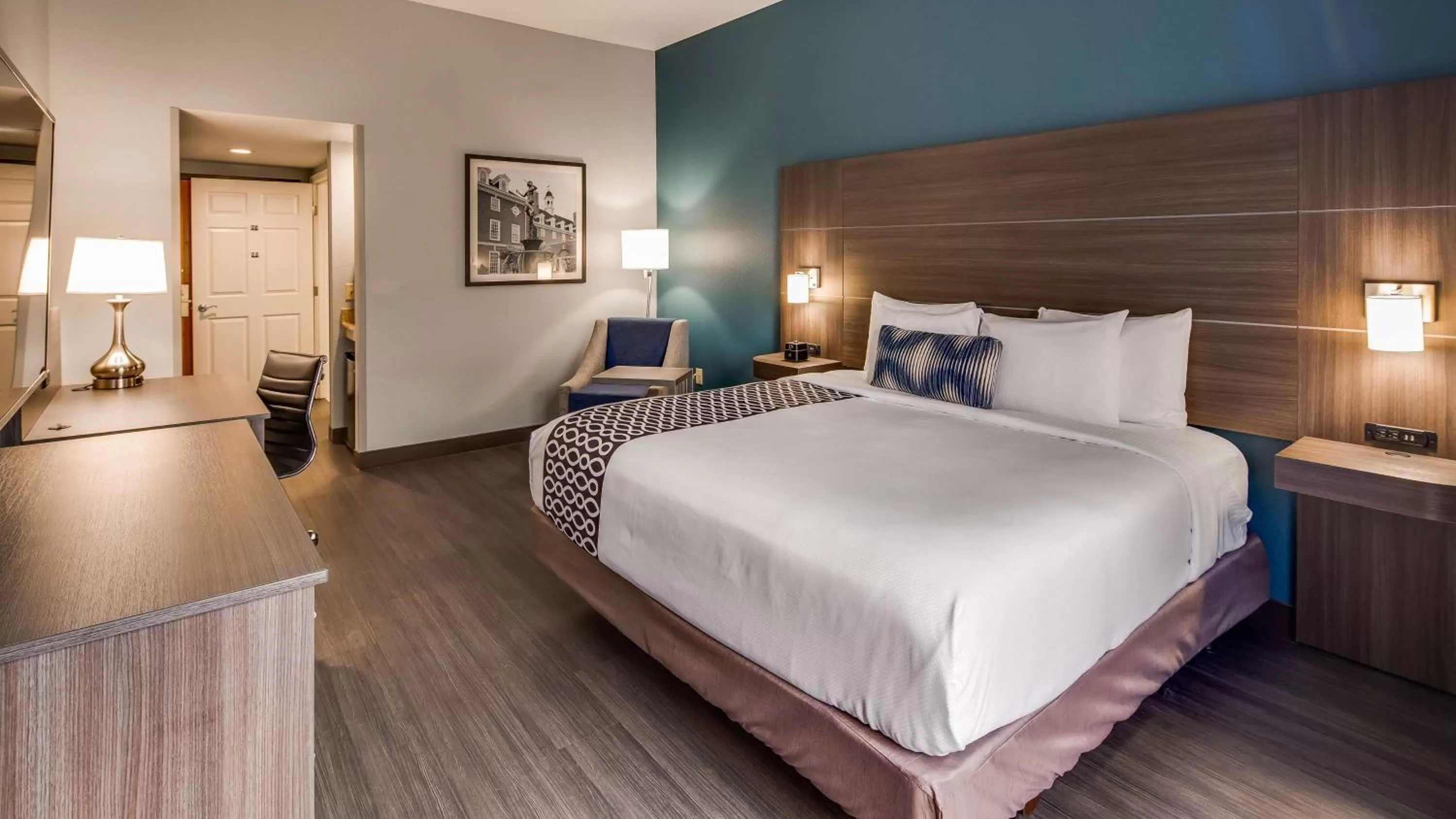 King Room with Mobility Accessible Roll-In Shower in Best Western Plus Champaign/Urbana Inn