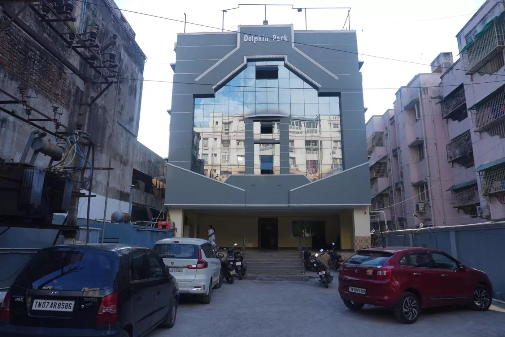 The Dolphin Park Hotel, Virugambakkam