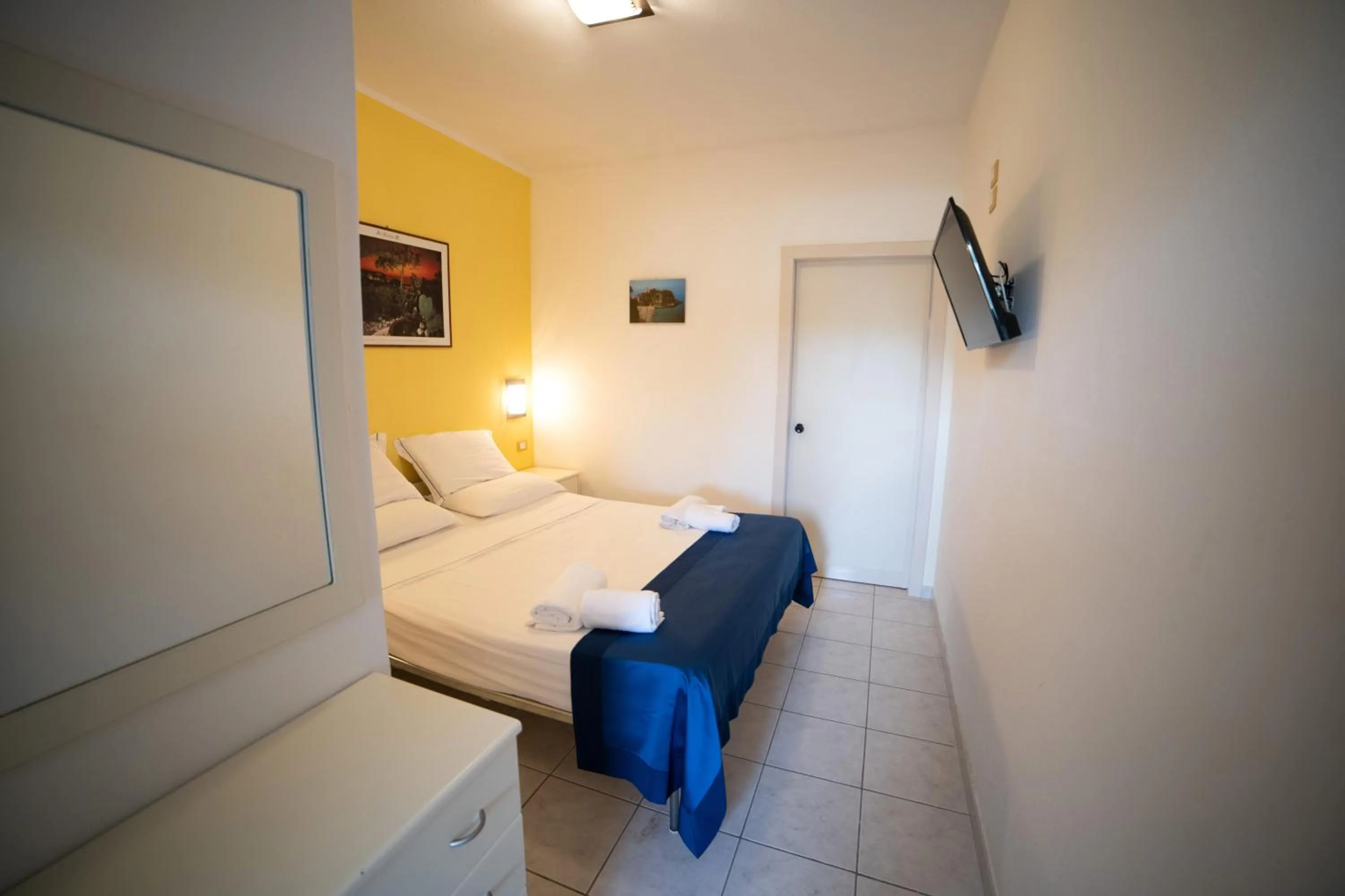 Double Room in Residence New Paradise