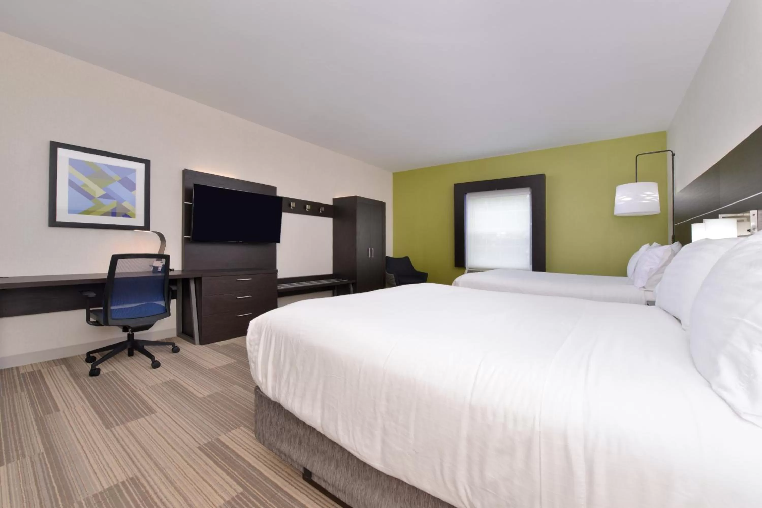Standard Queen Room with Two Queen Beds in Holiday Inn Express Mystic by IHG