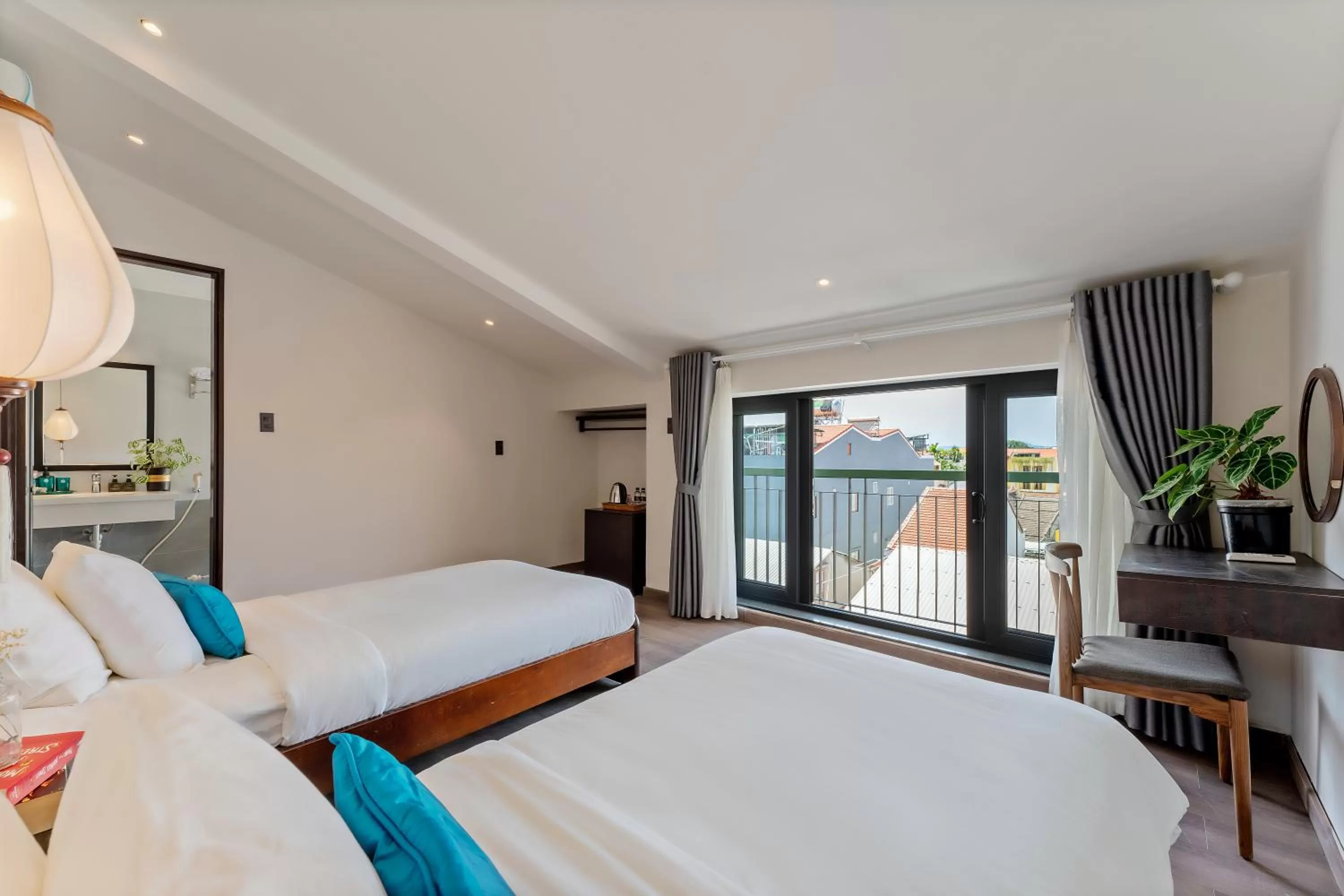 Superior Twin Room with City View in Lacasa Old Town Villa