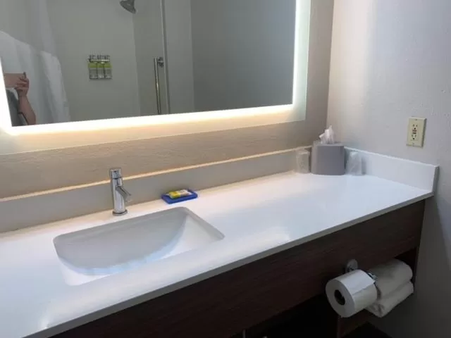 Standard Queen Room with Two Queen Beds in Holiday Inn Express Adrian by IHG