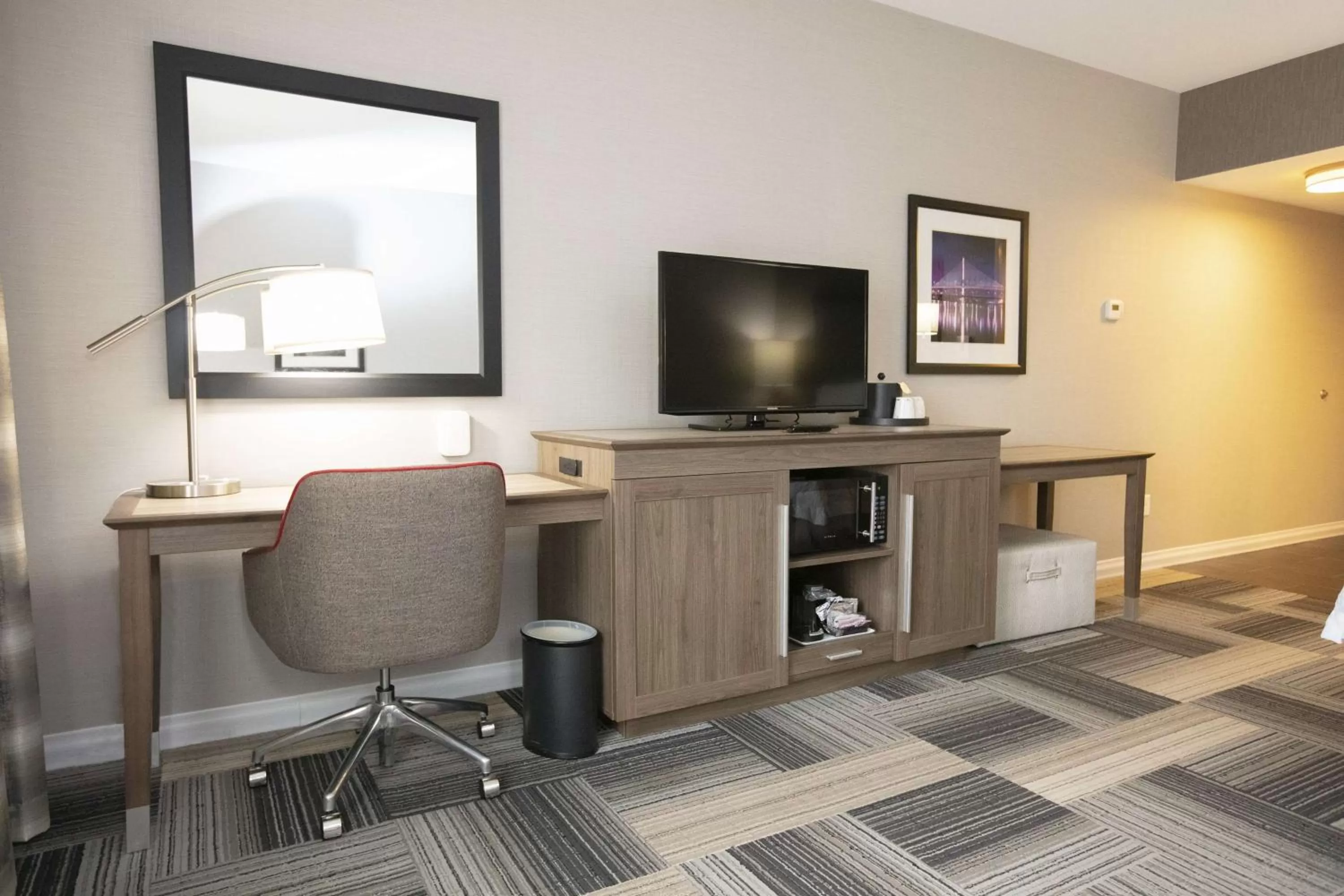 King Room with Sofa Bed - Non-Smoking in Hampton Inn Toledo Oregon