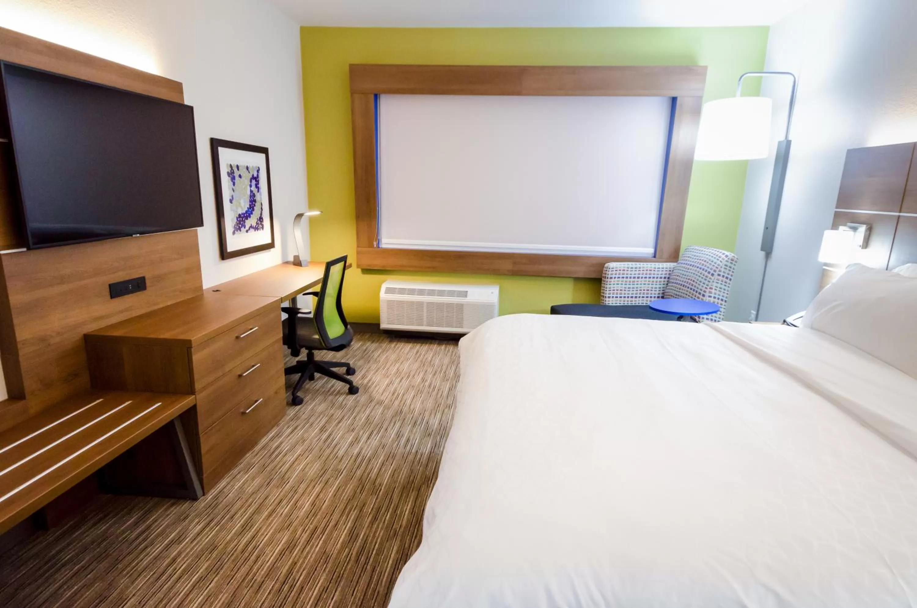 Standard King Room with Extra Floor Space in Holiday Inn Express & Suites Taylor by IHG