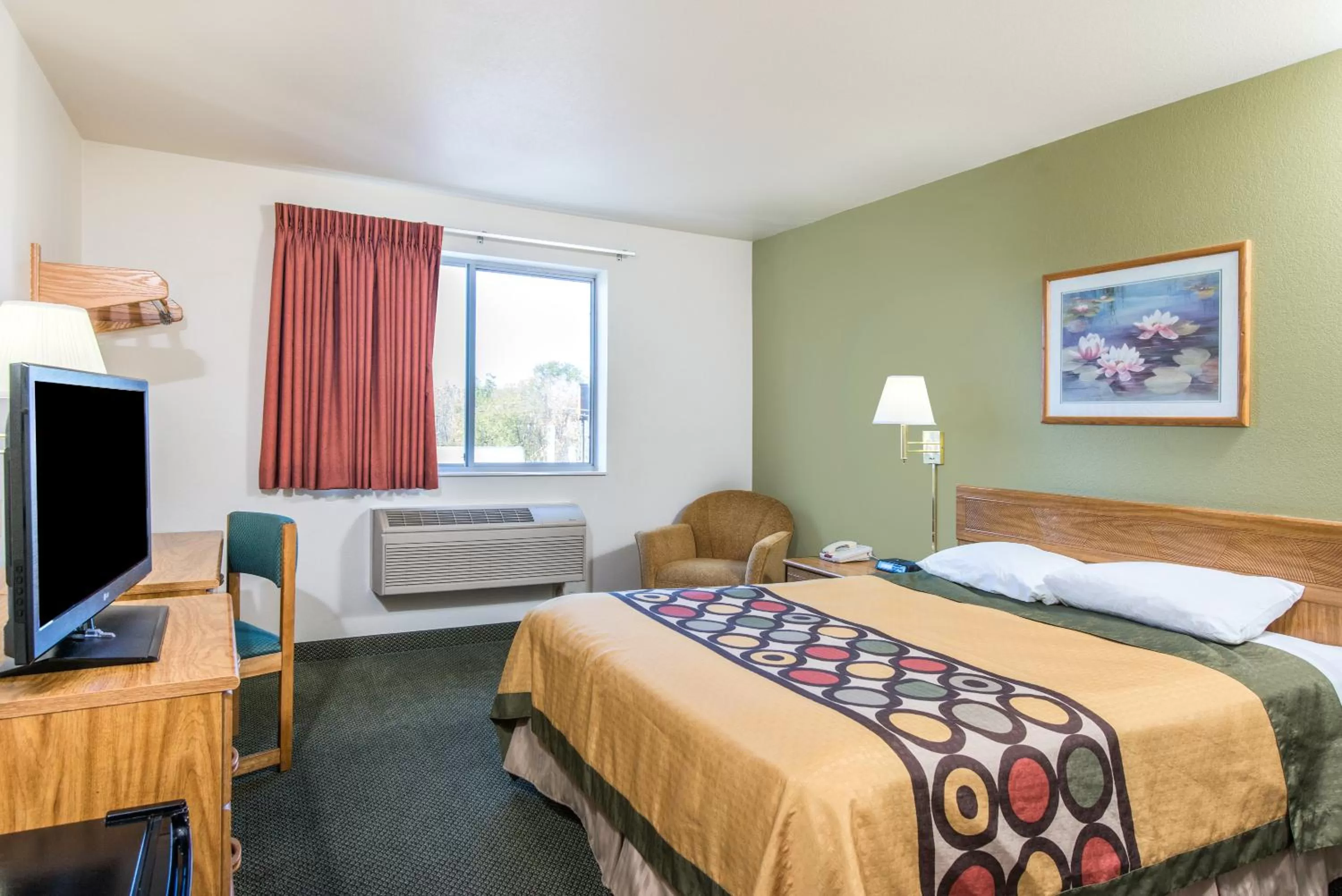 Queen Room - Mobility Access/Non-Smoking in Super 8 by Wyndham West Middlesex/Sharon Area