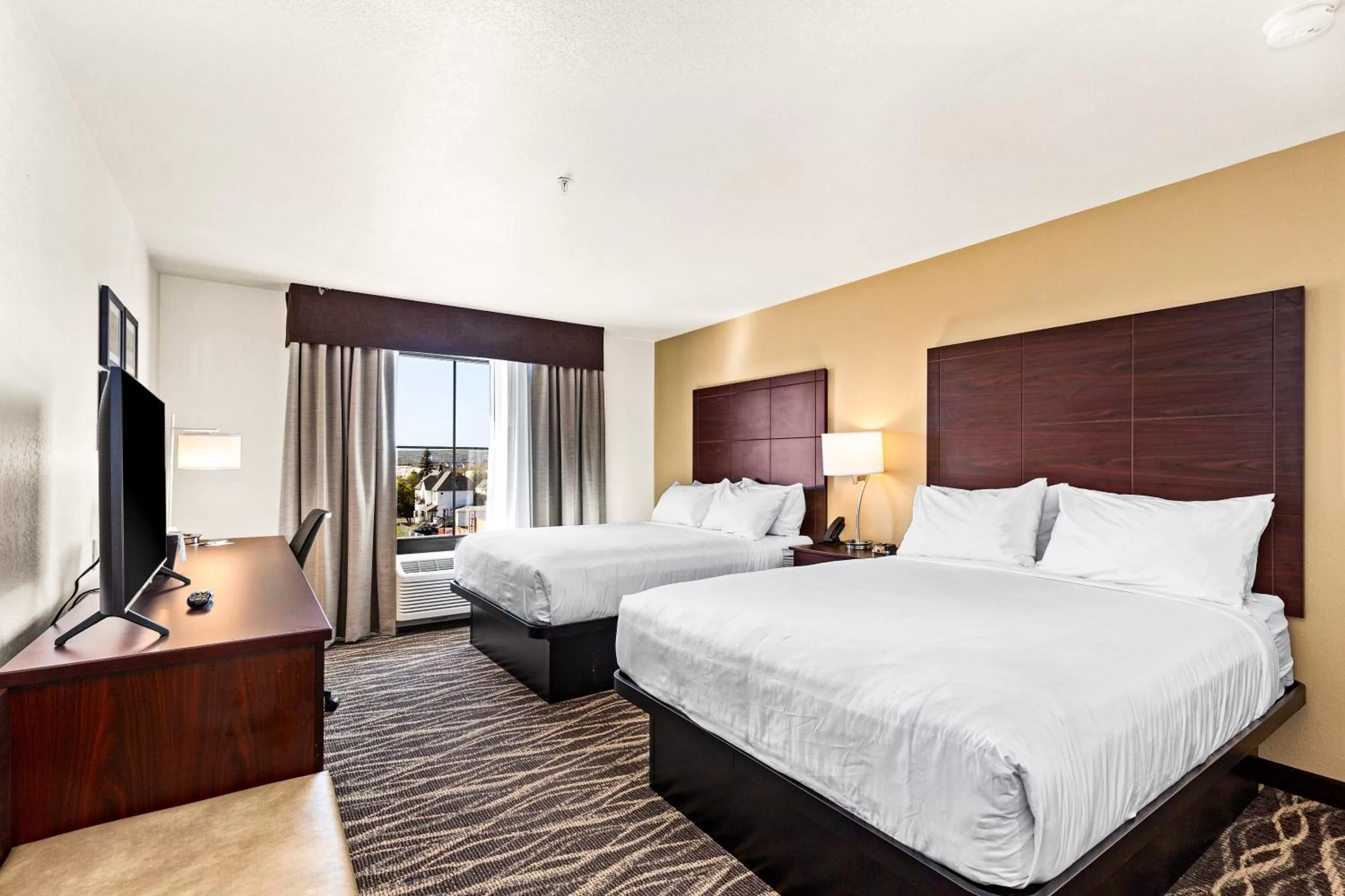 Queen Room with Two Queen Beds in Cobblestone Hotel & Suites - Superior Duluth